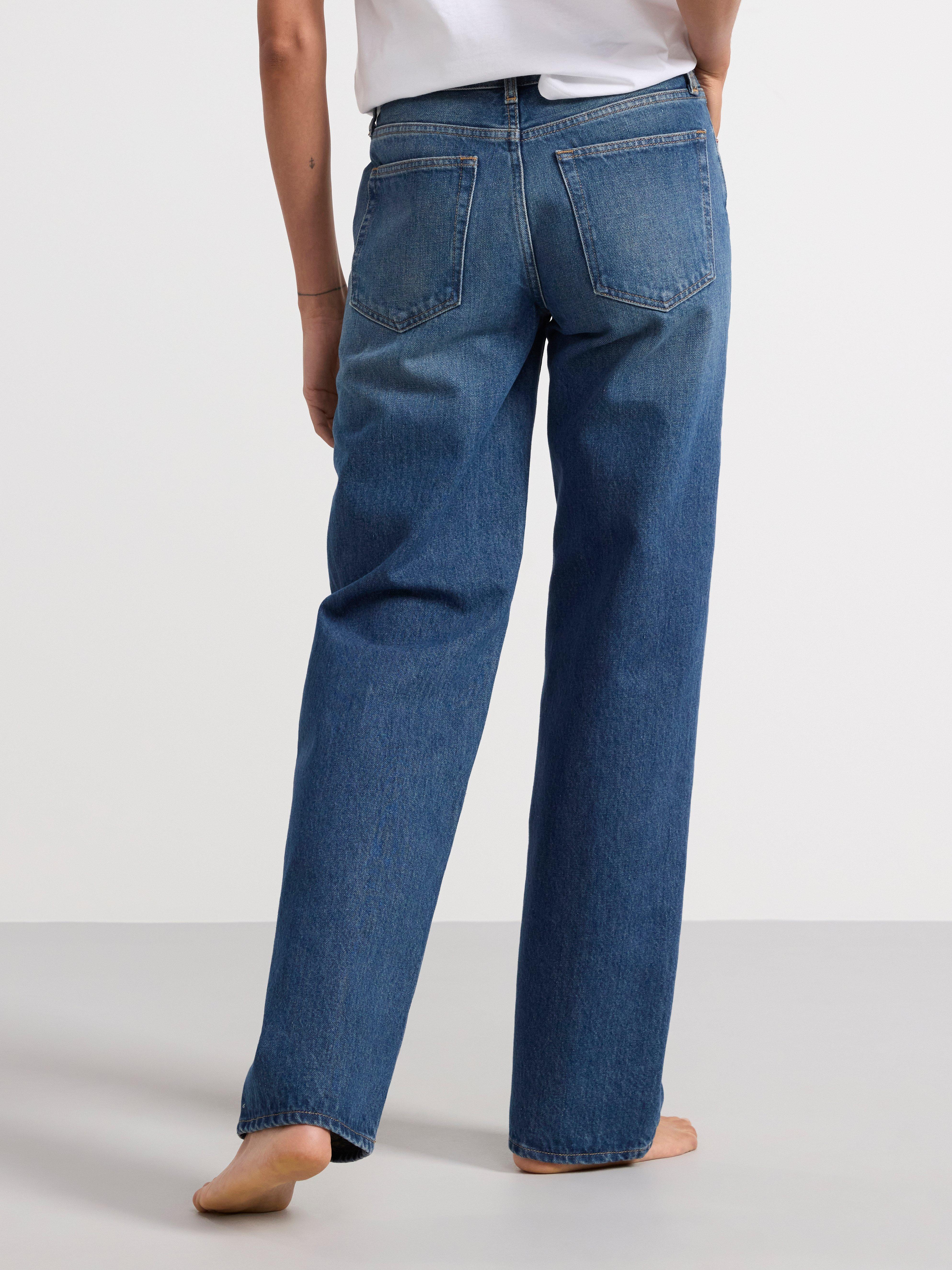 SIA Straight regular waist jeans with extra long legs Dark denim