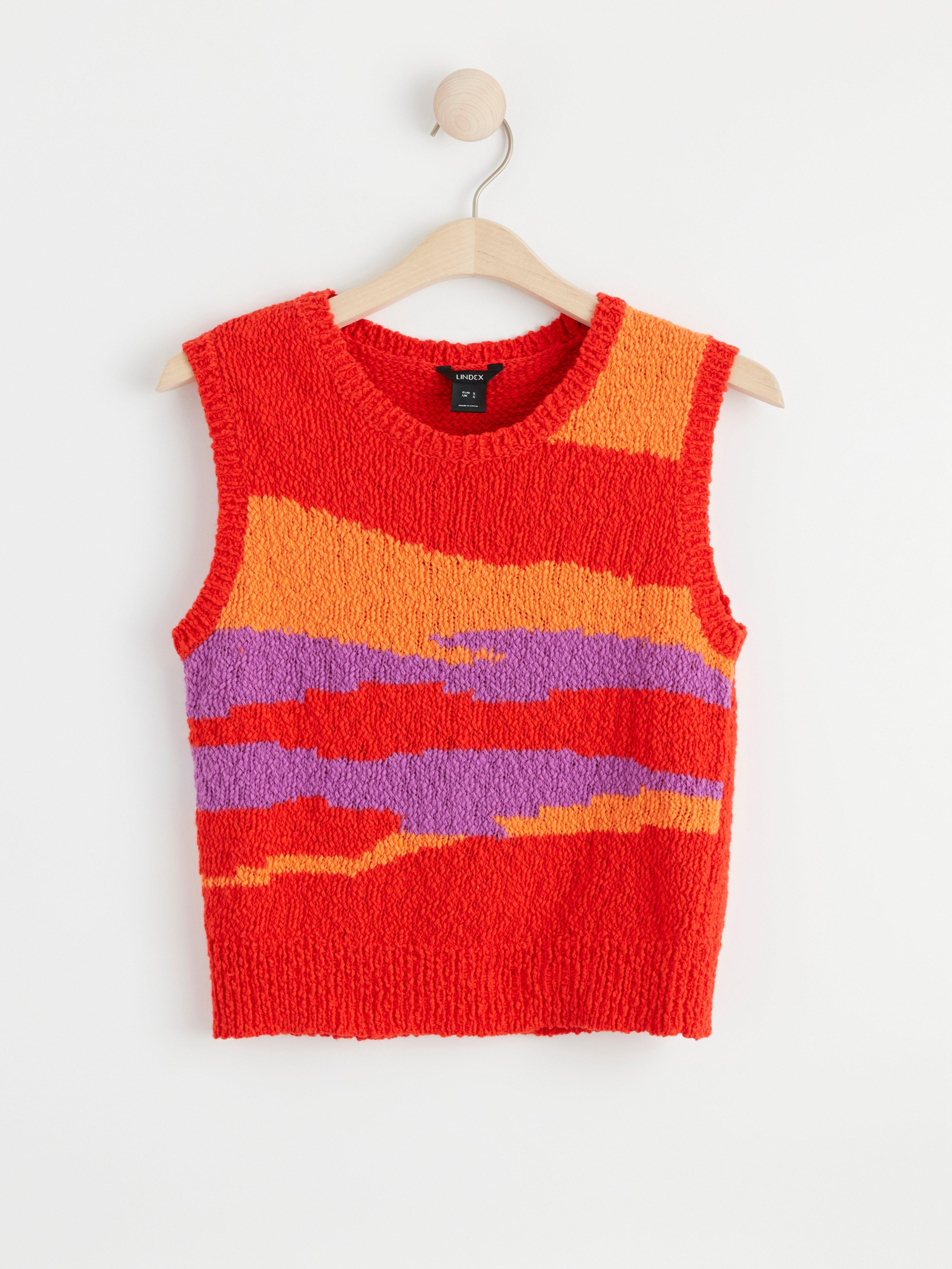 Knitted vest with pattern Red