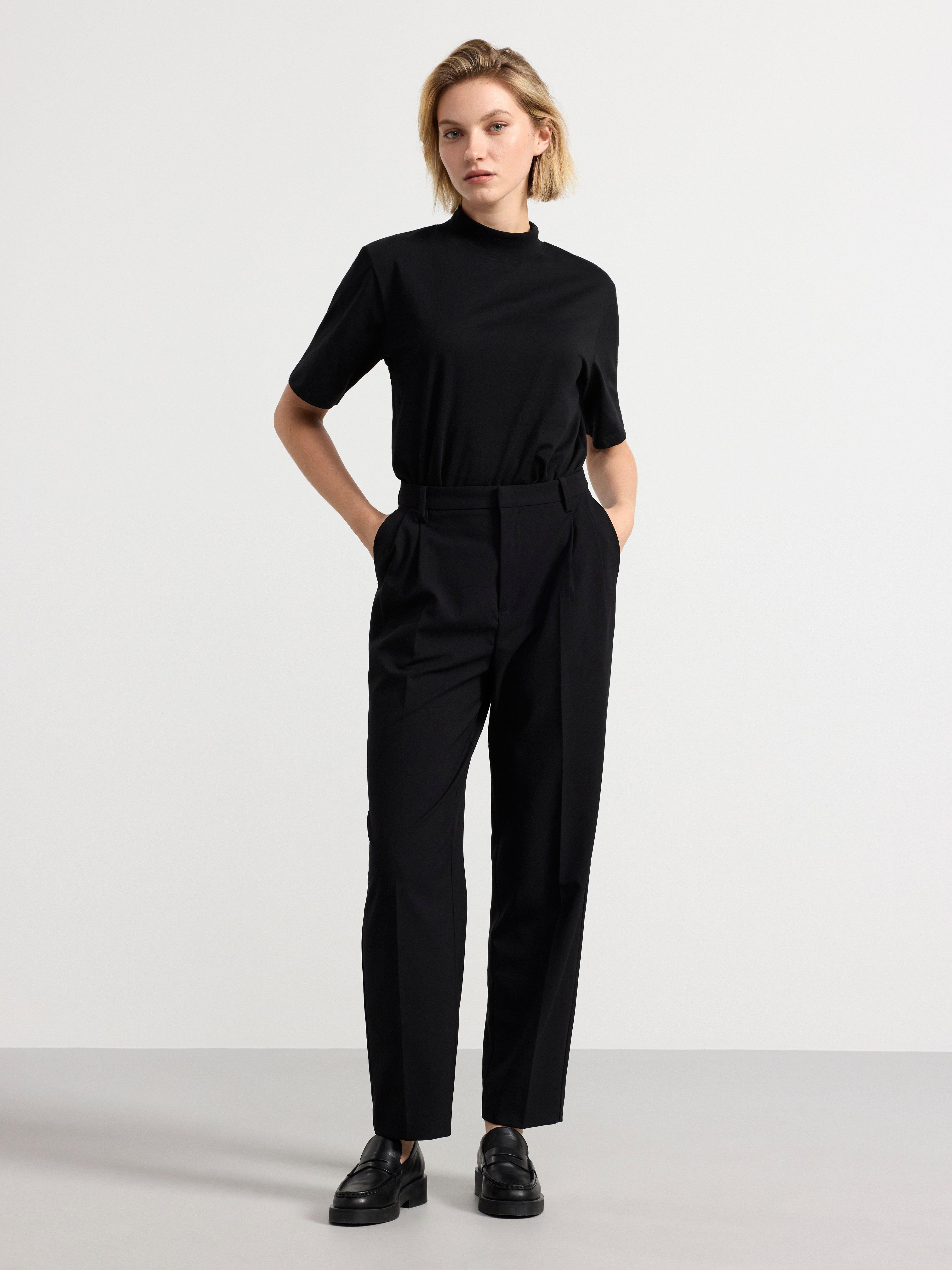 Short sleeve top with mock neck Black