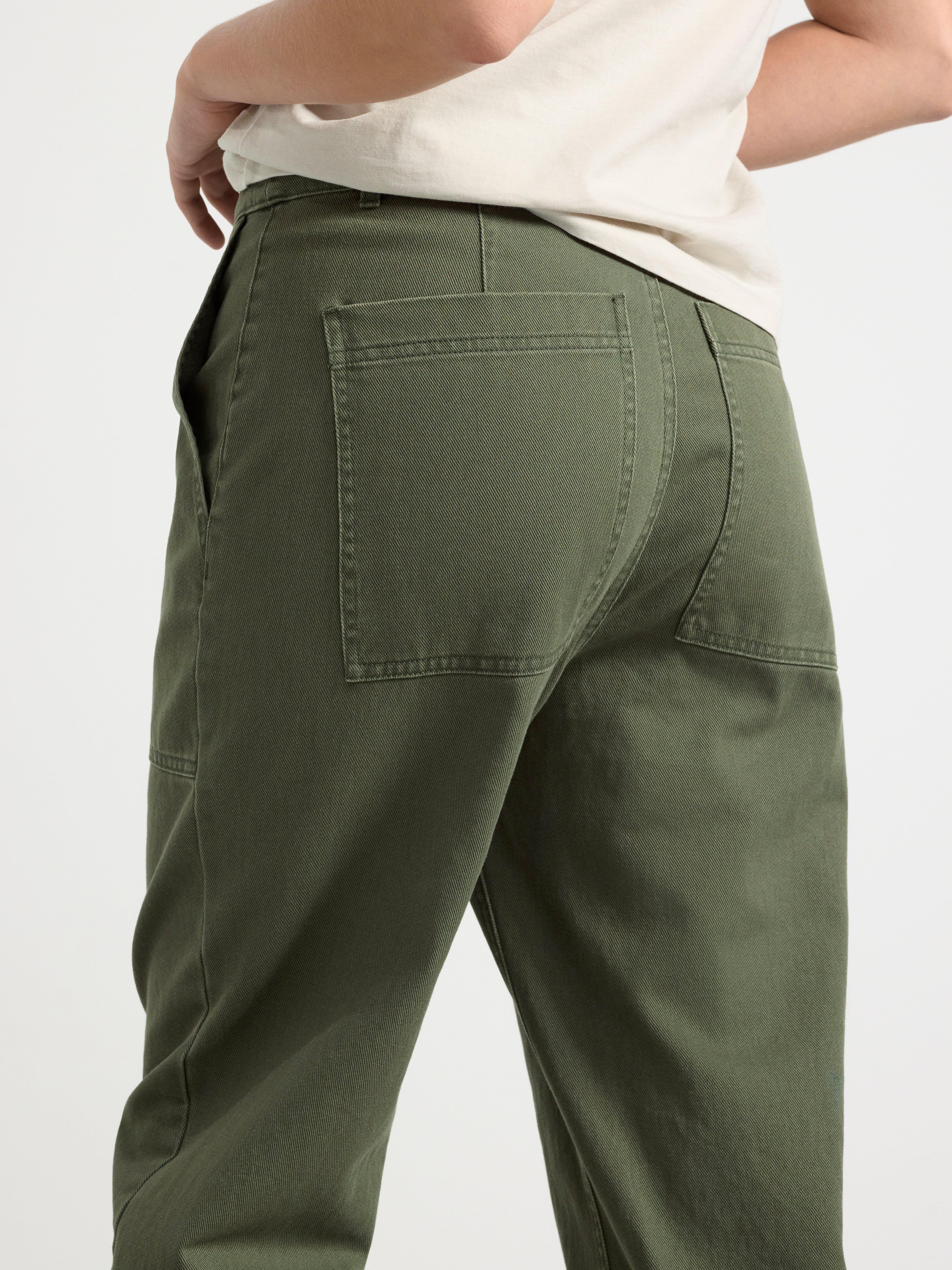 Tapered trousers with large pockets green