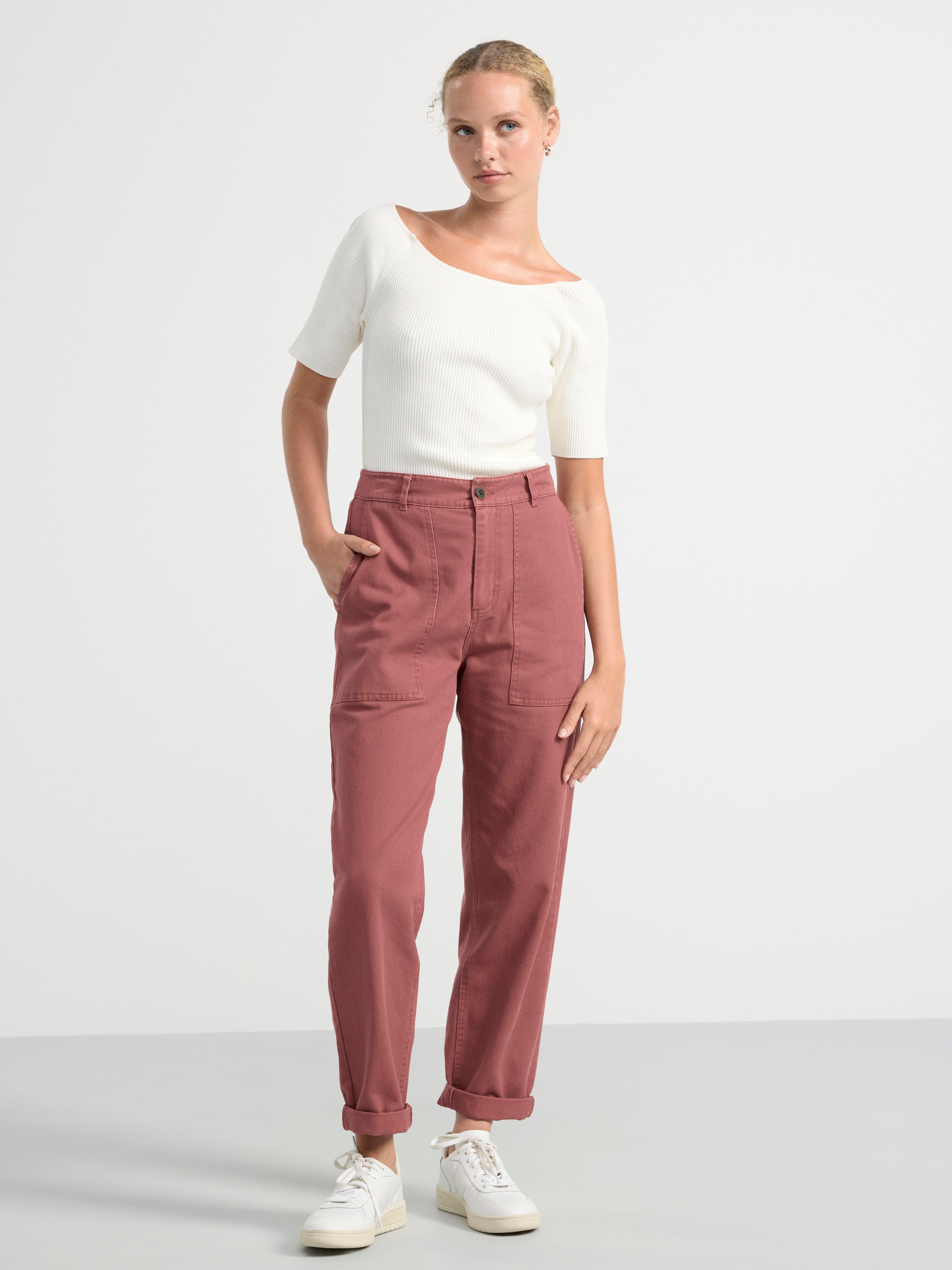 Tapered trousers with large pockets pink