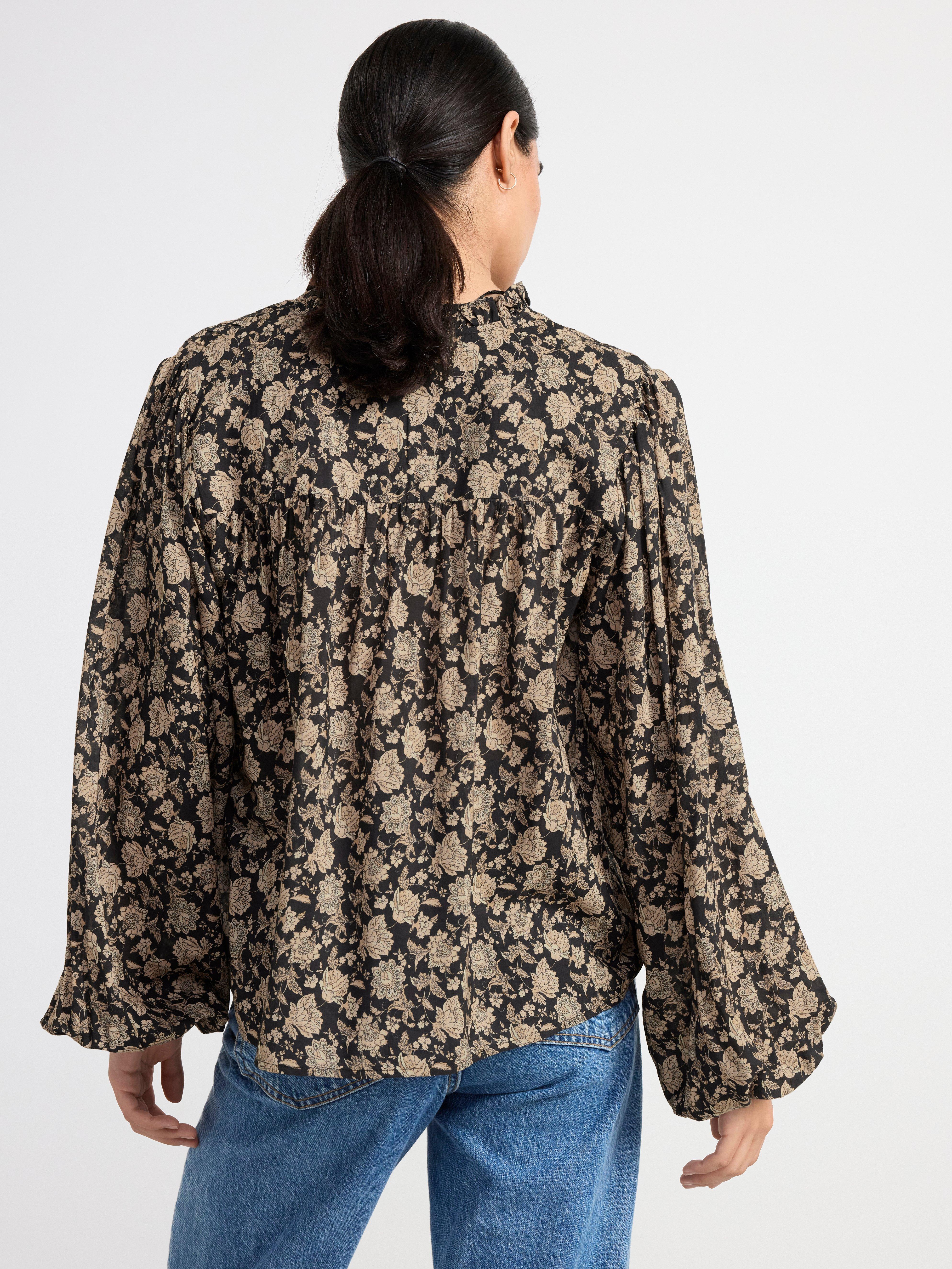 Puff sleeve blouse with flowers Black