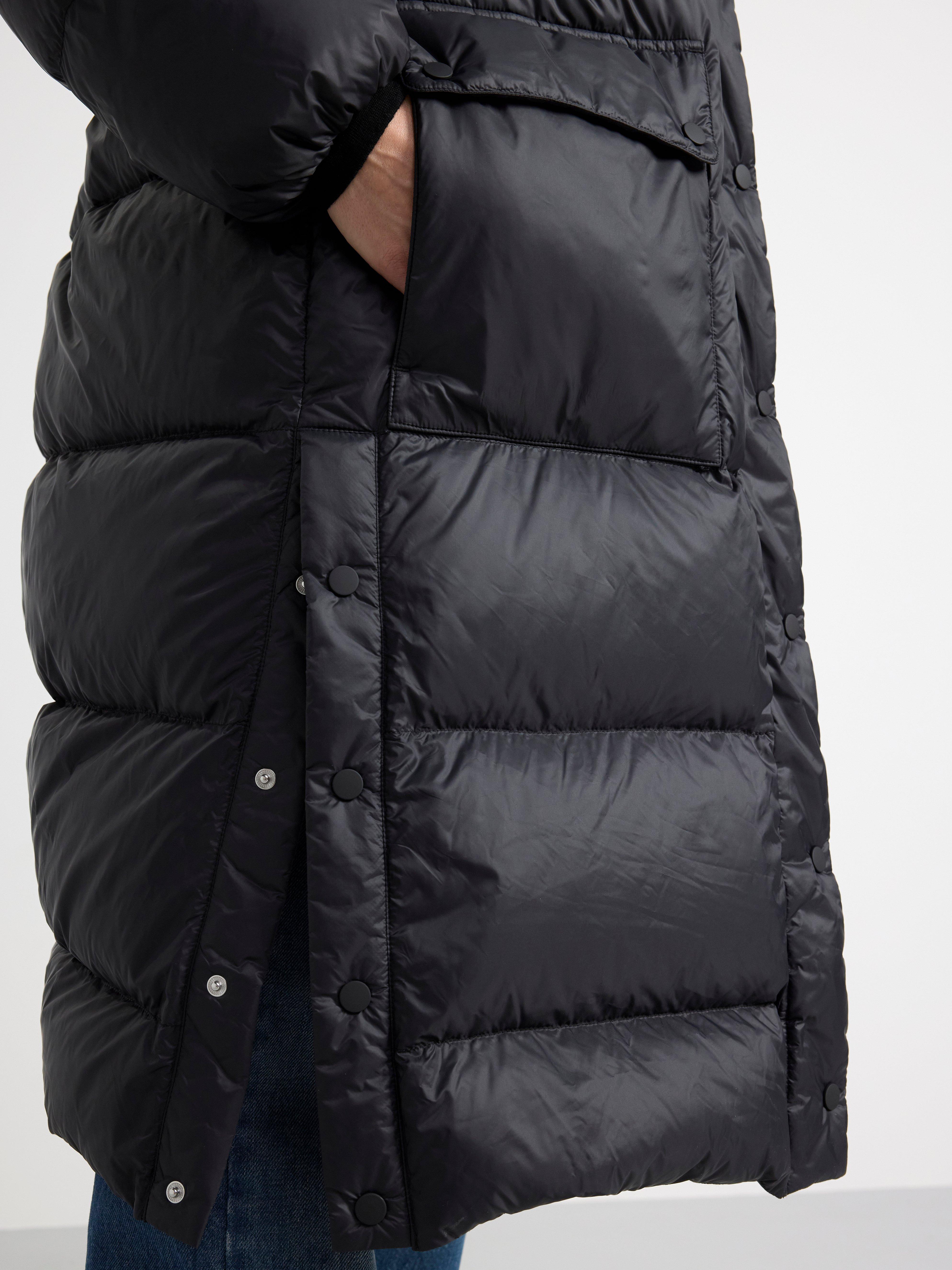 Down coat in recycled down Black