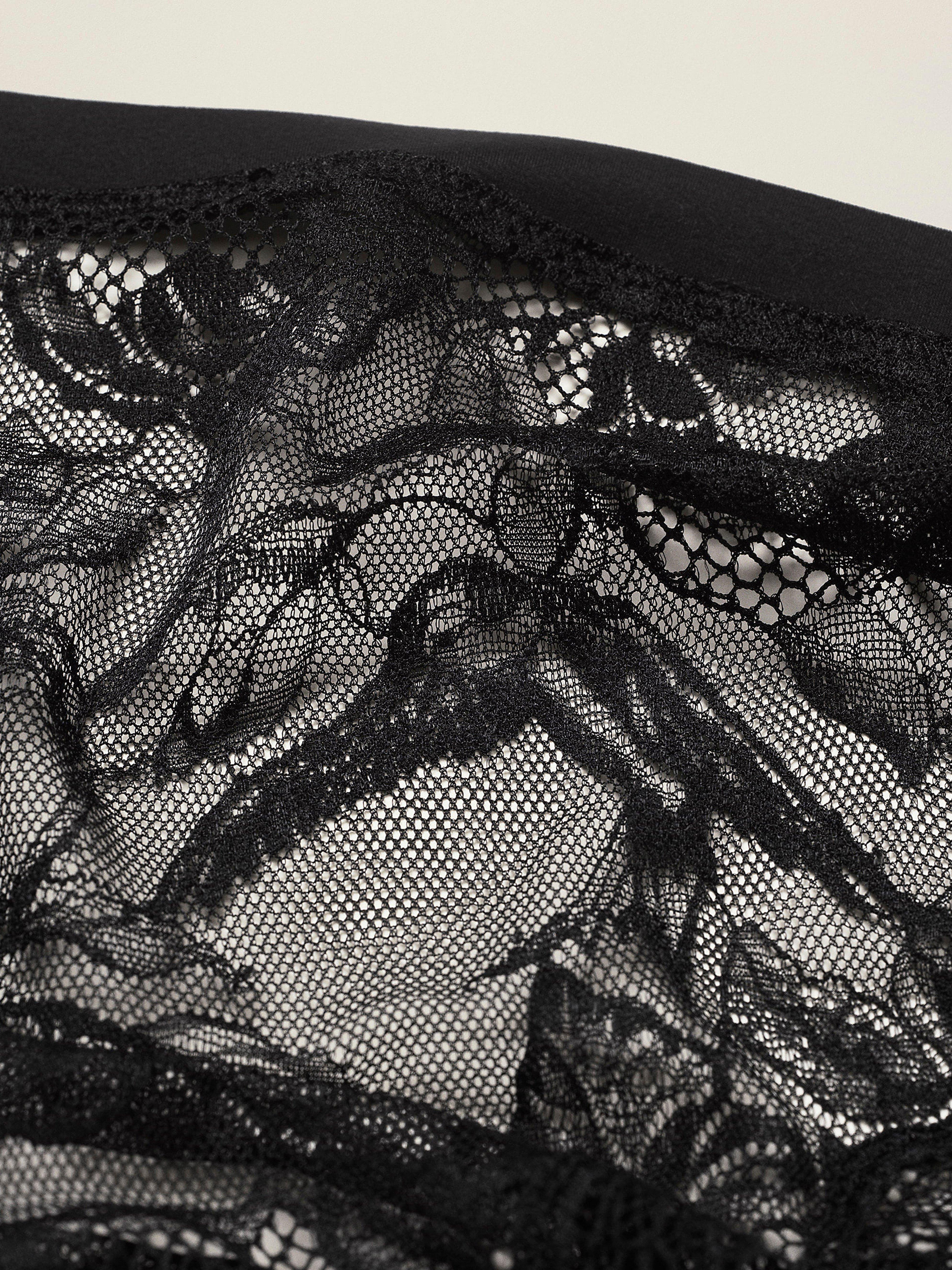Closely - The Bird Brazilian Black