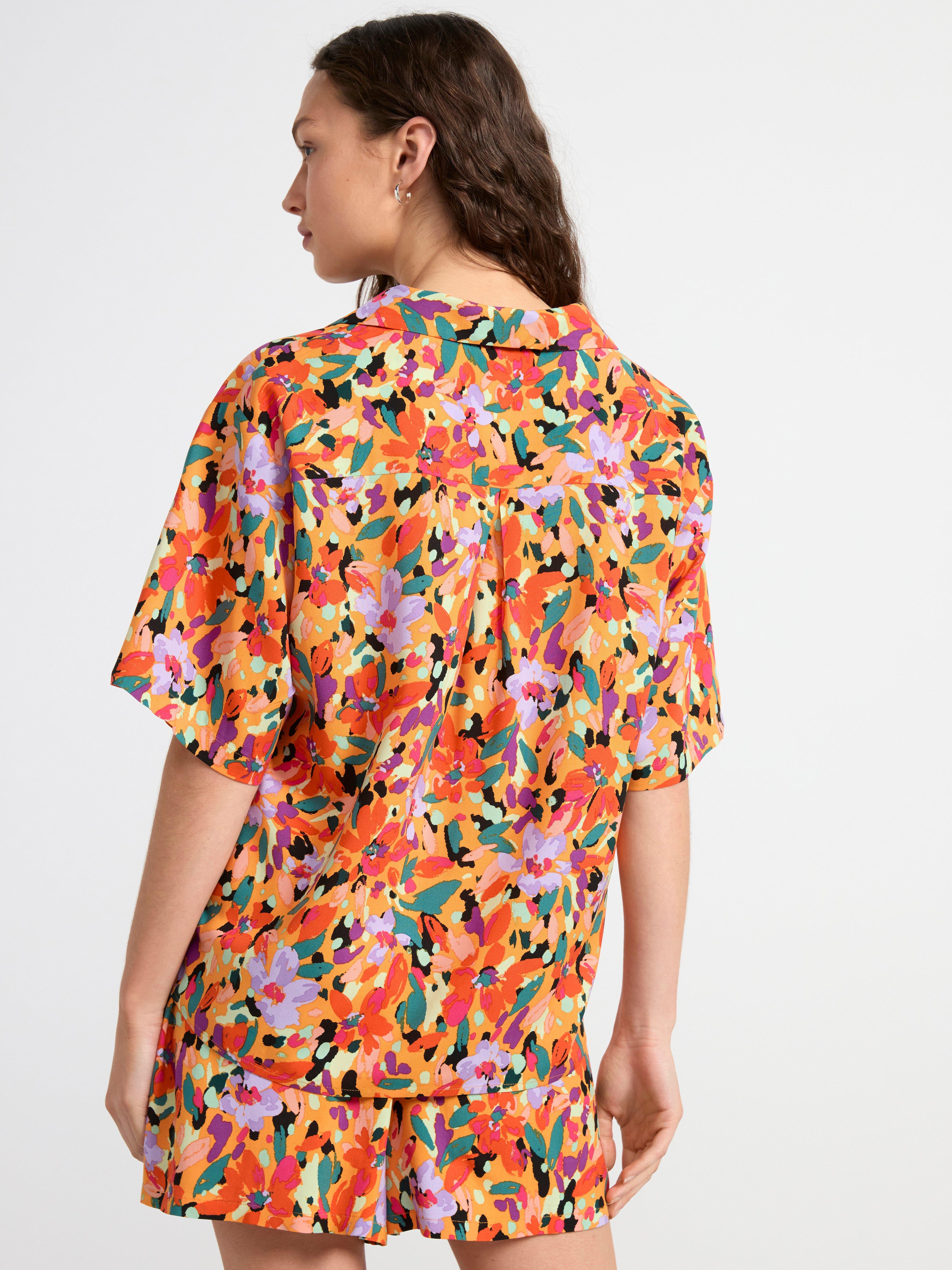 Short sleeved shirt orange
