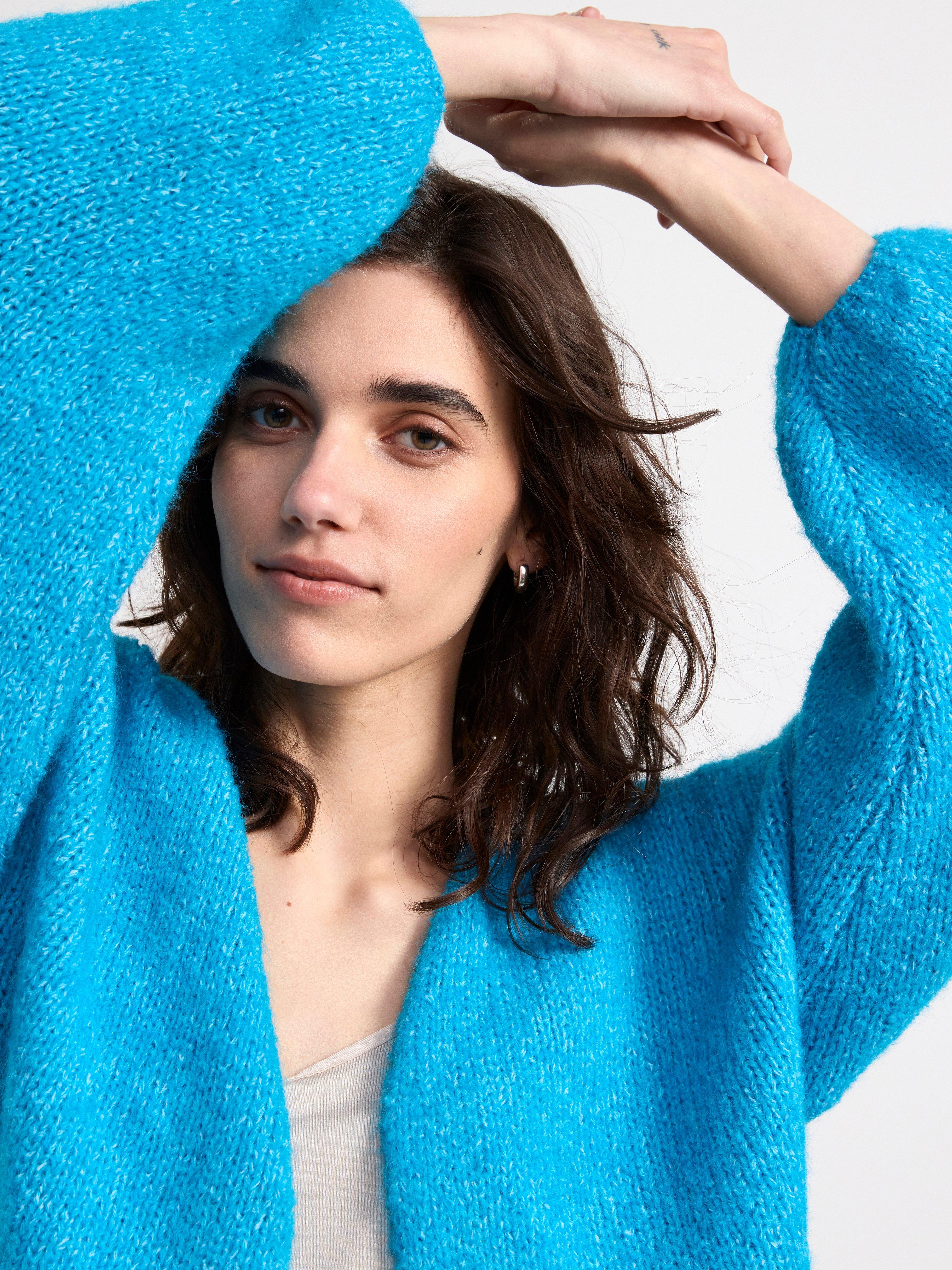 Knitted cardigan turqoise