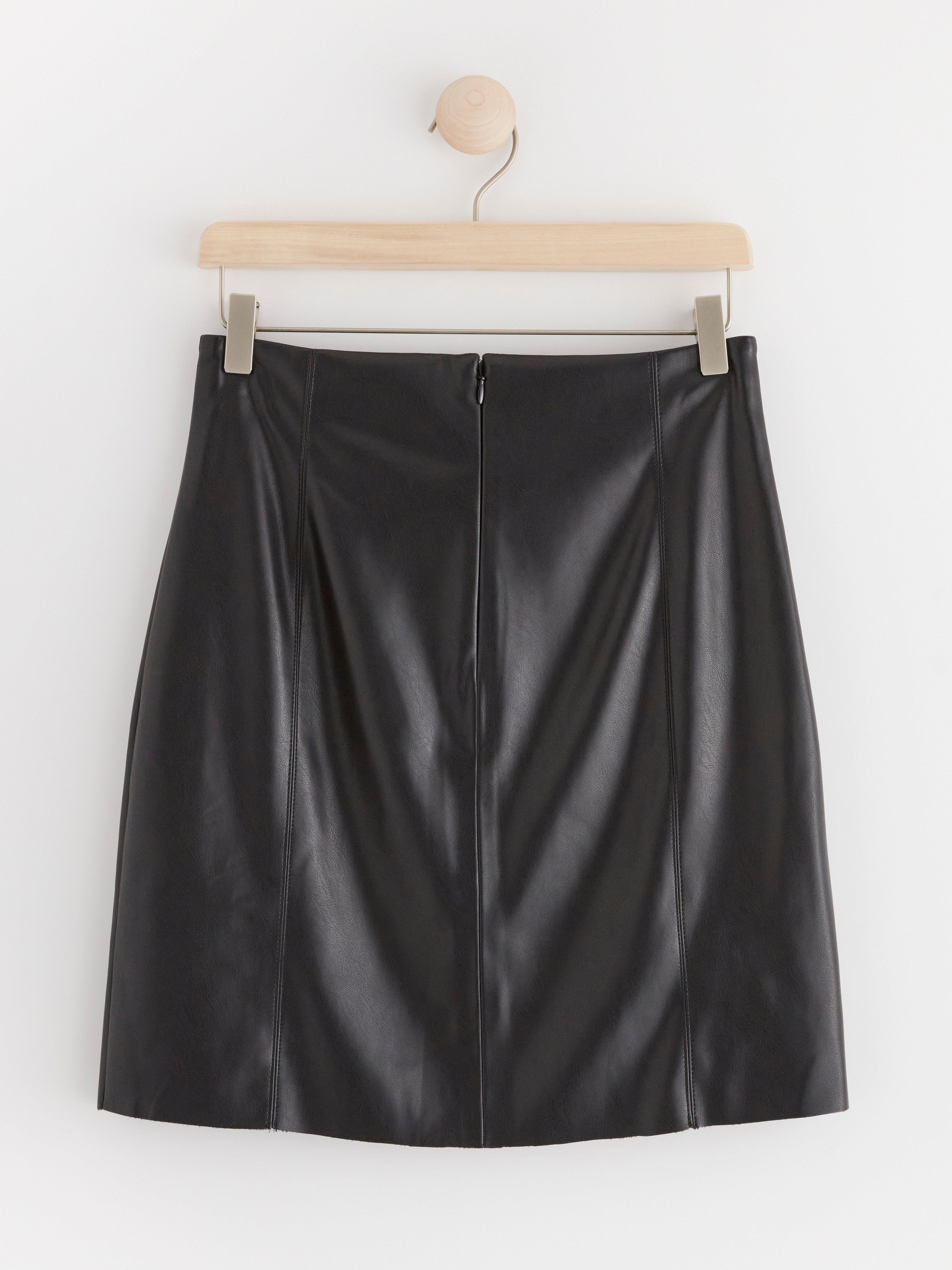 Mini skirt in imitation leather Black