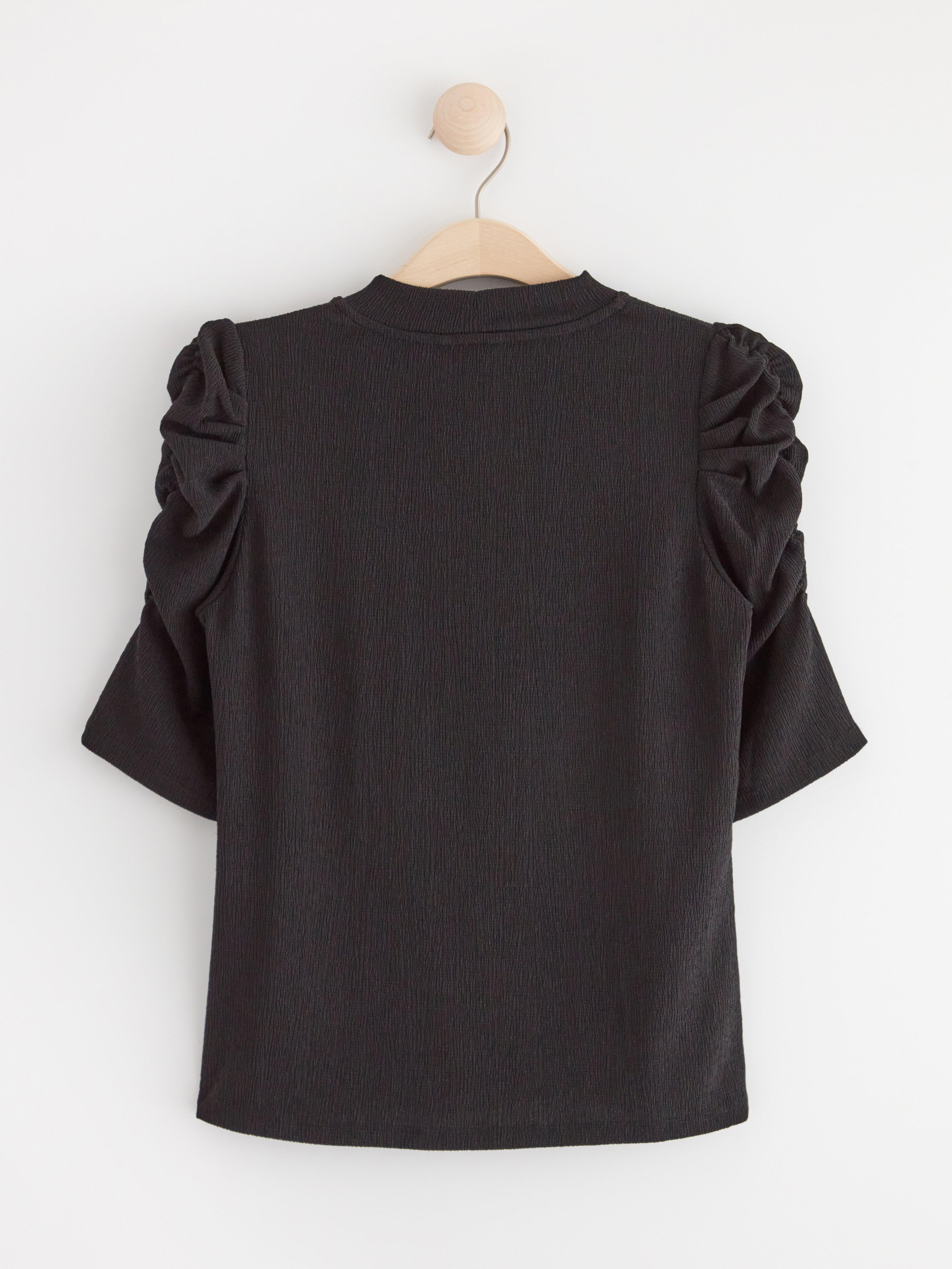 Top with puff sleeves Black