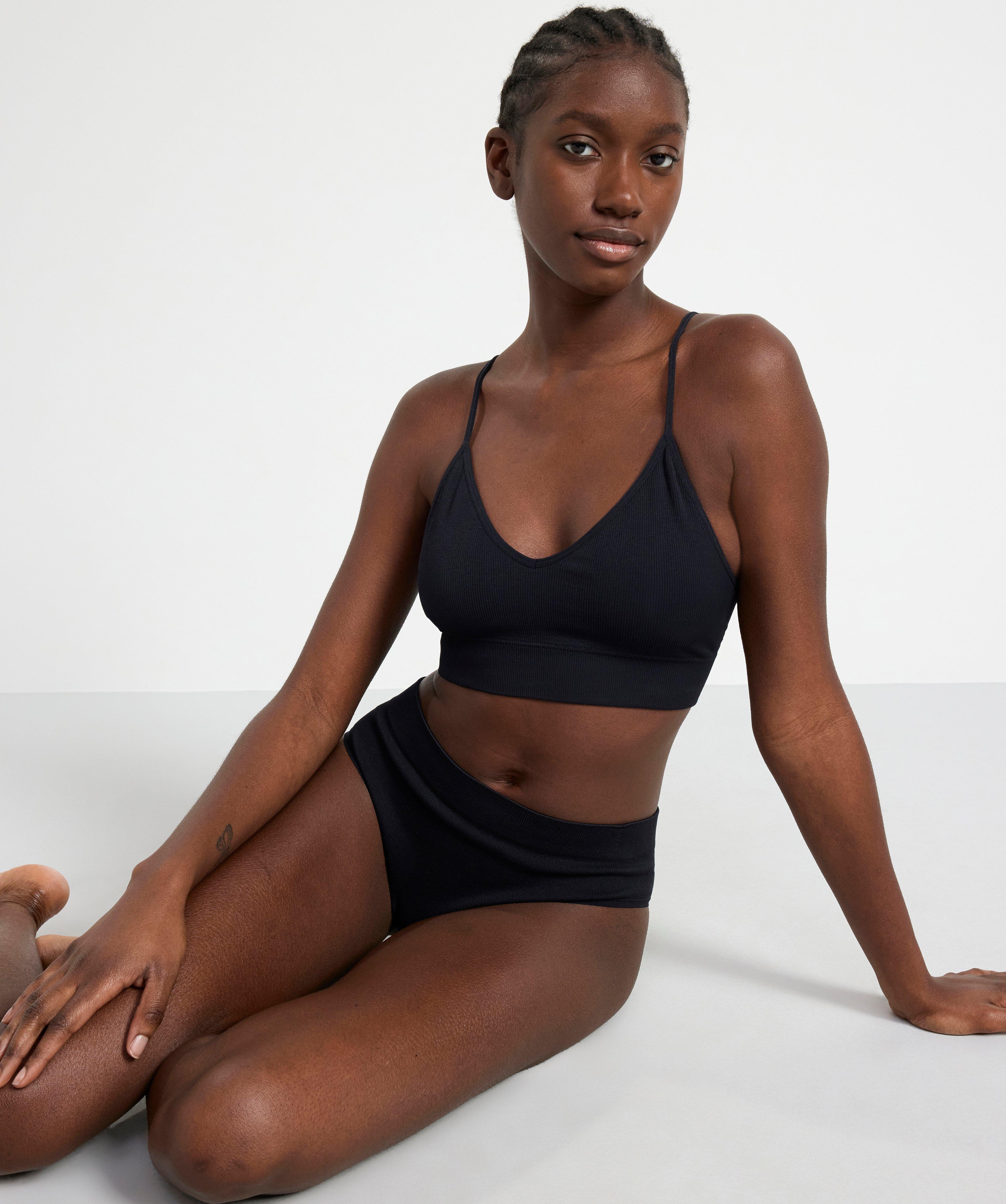Seamless ribbed v-neck soft bra Black