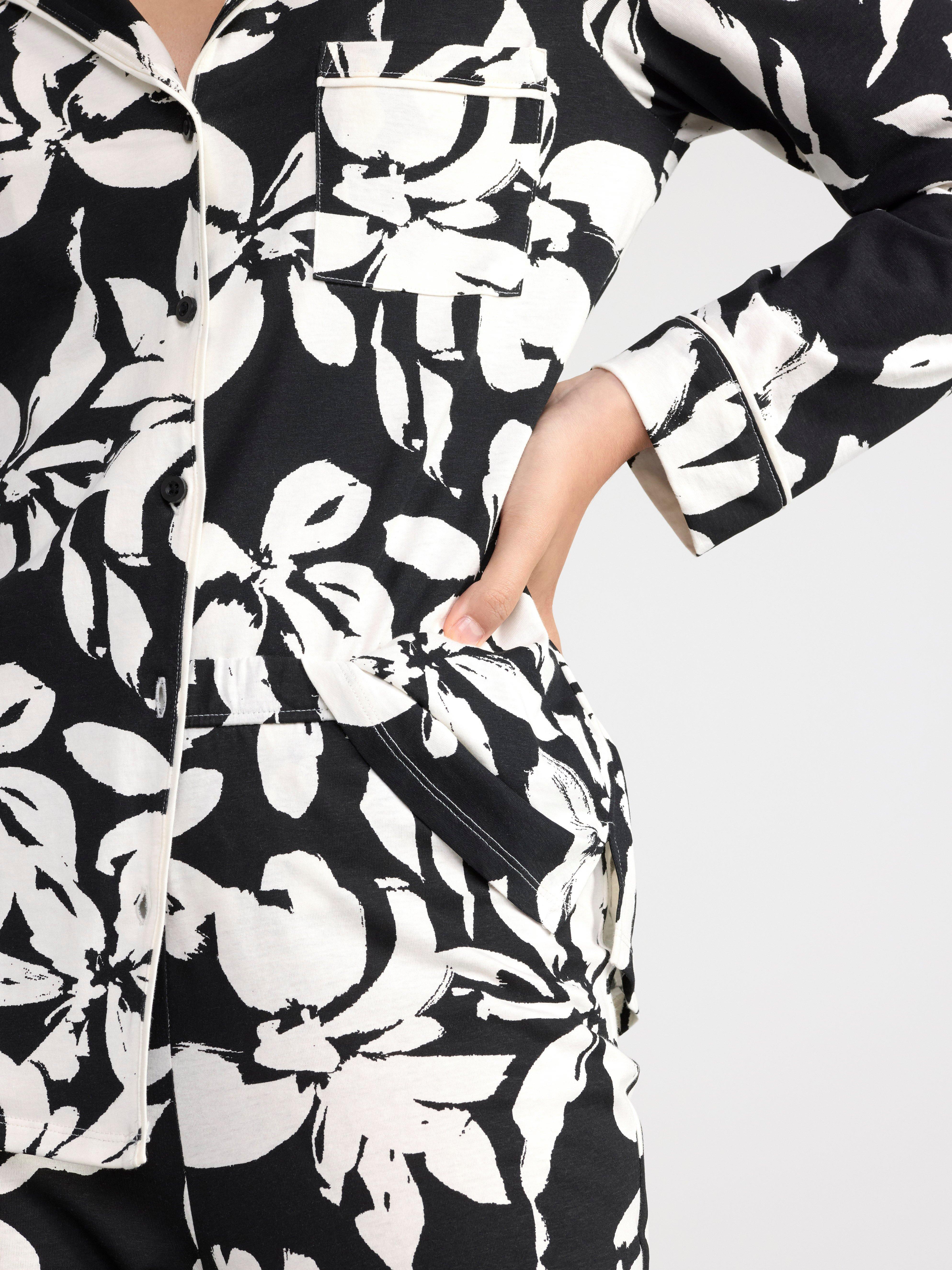 Pyjama set with shirt and trousers. Black