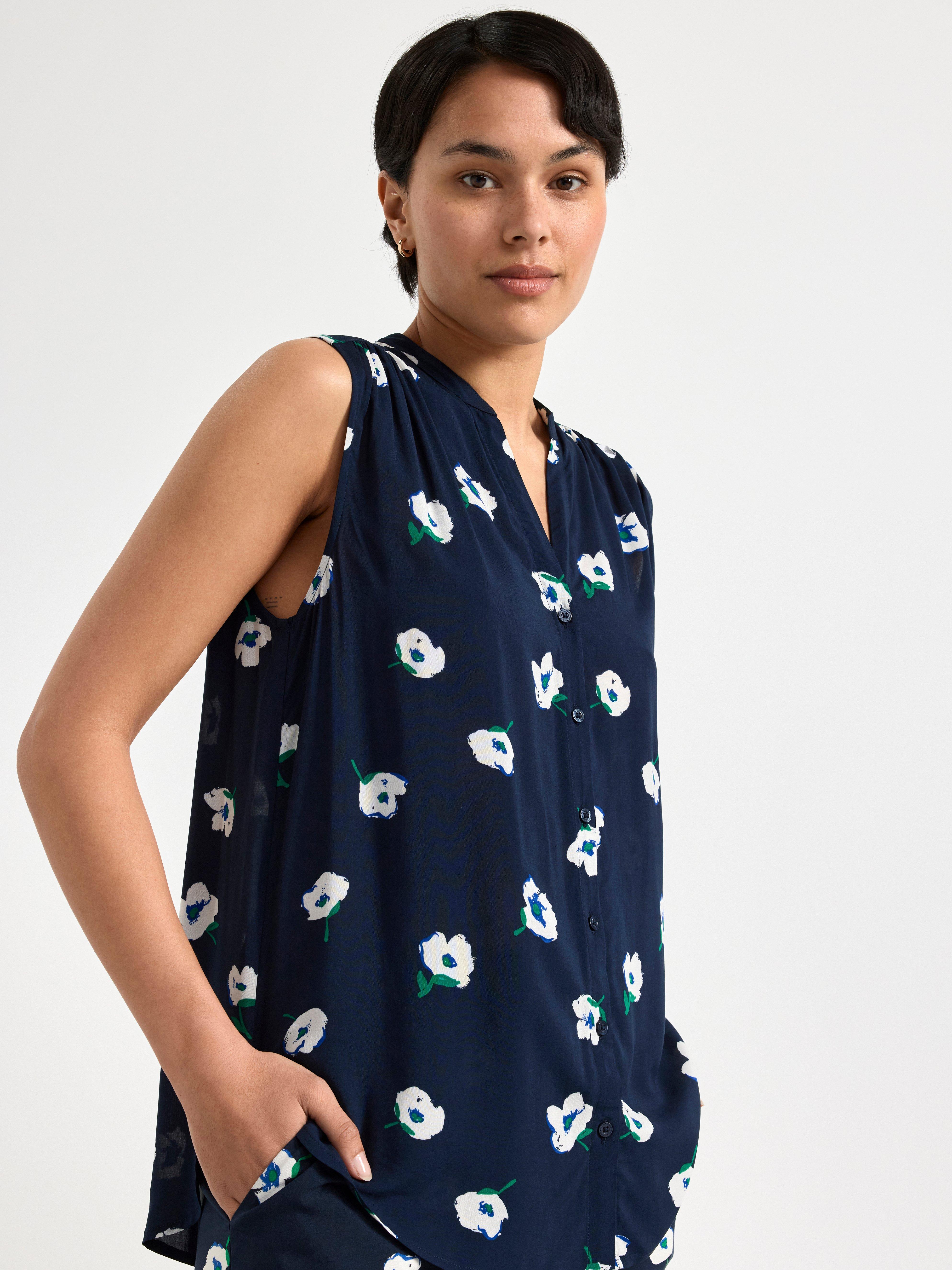 Sleeveless blouse with pattern Navy