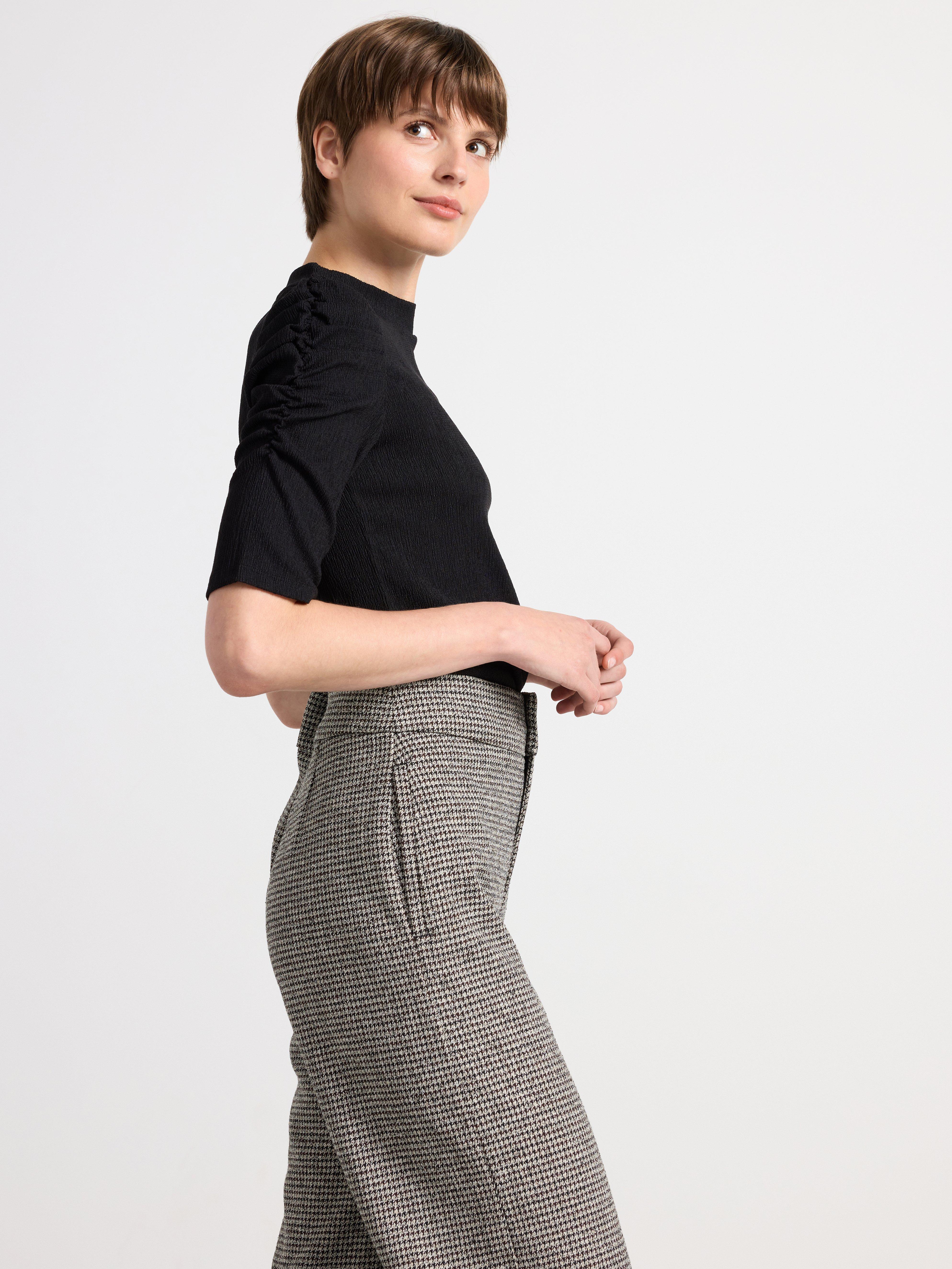 Top with puff sleeves Black