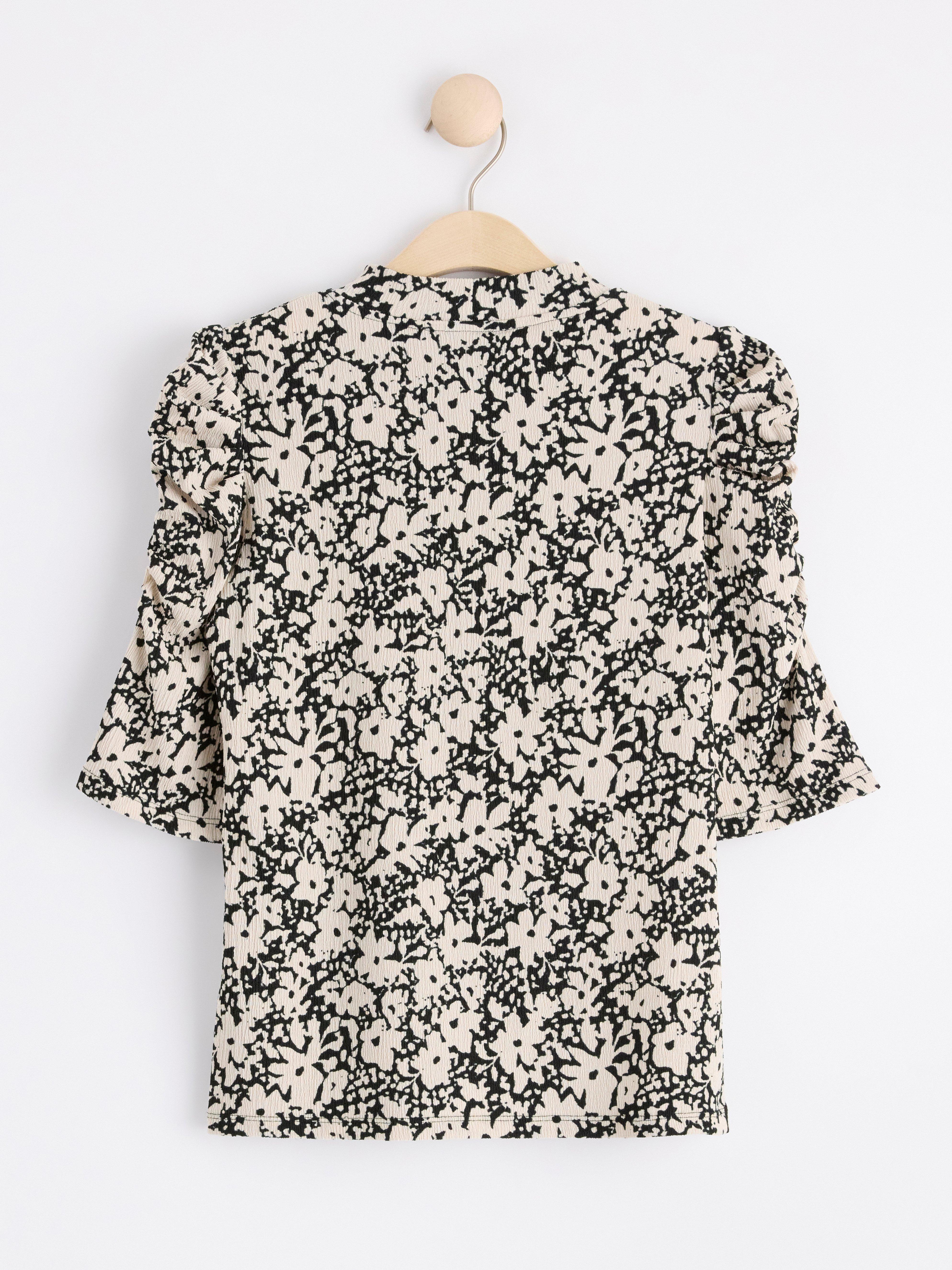 Textured puff sleeve top Black