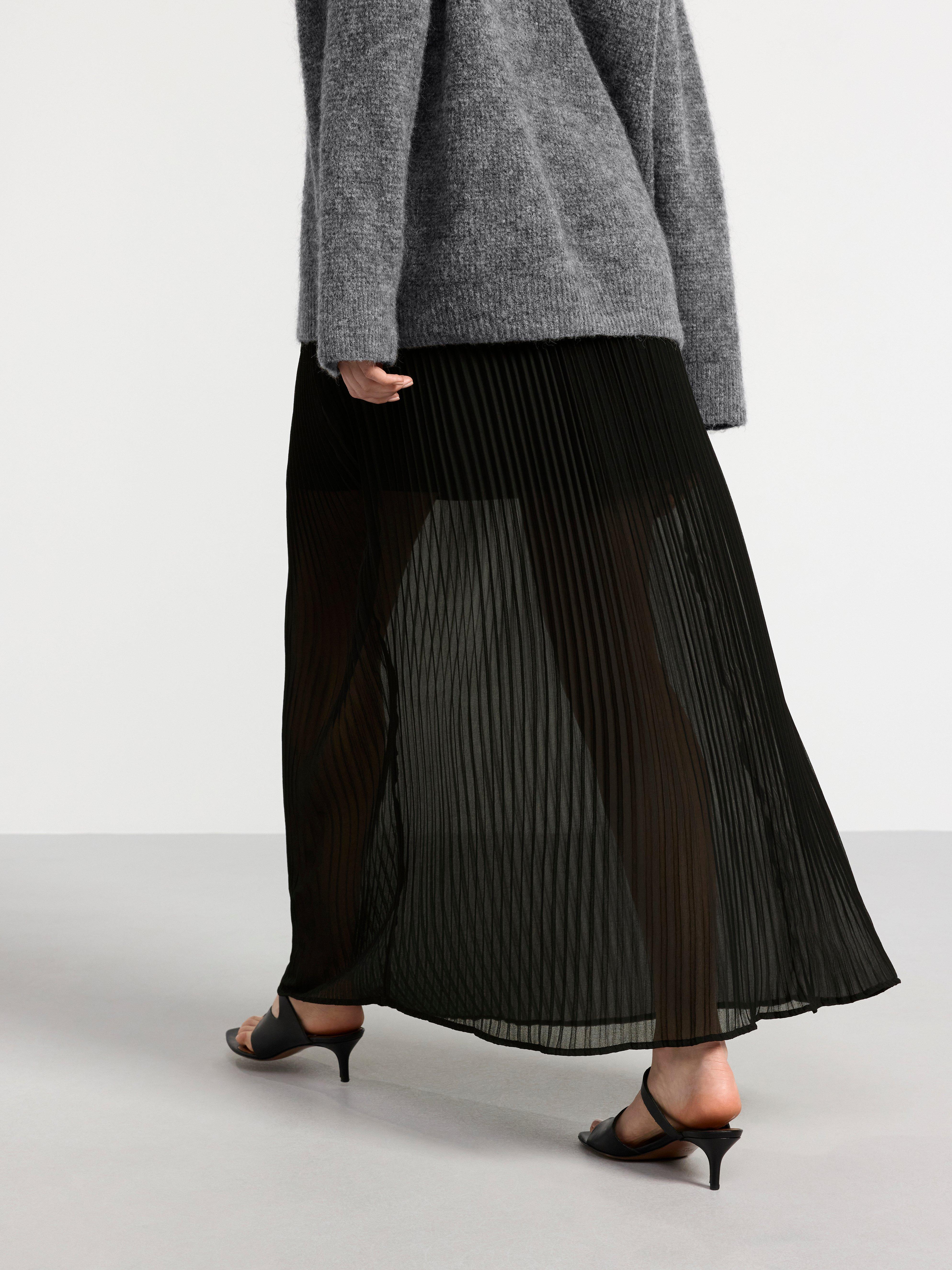 Pleated maxi skirt Black