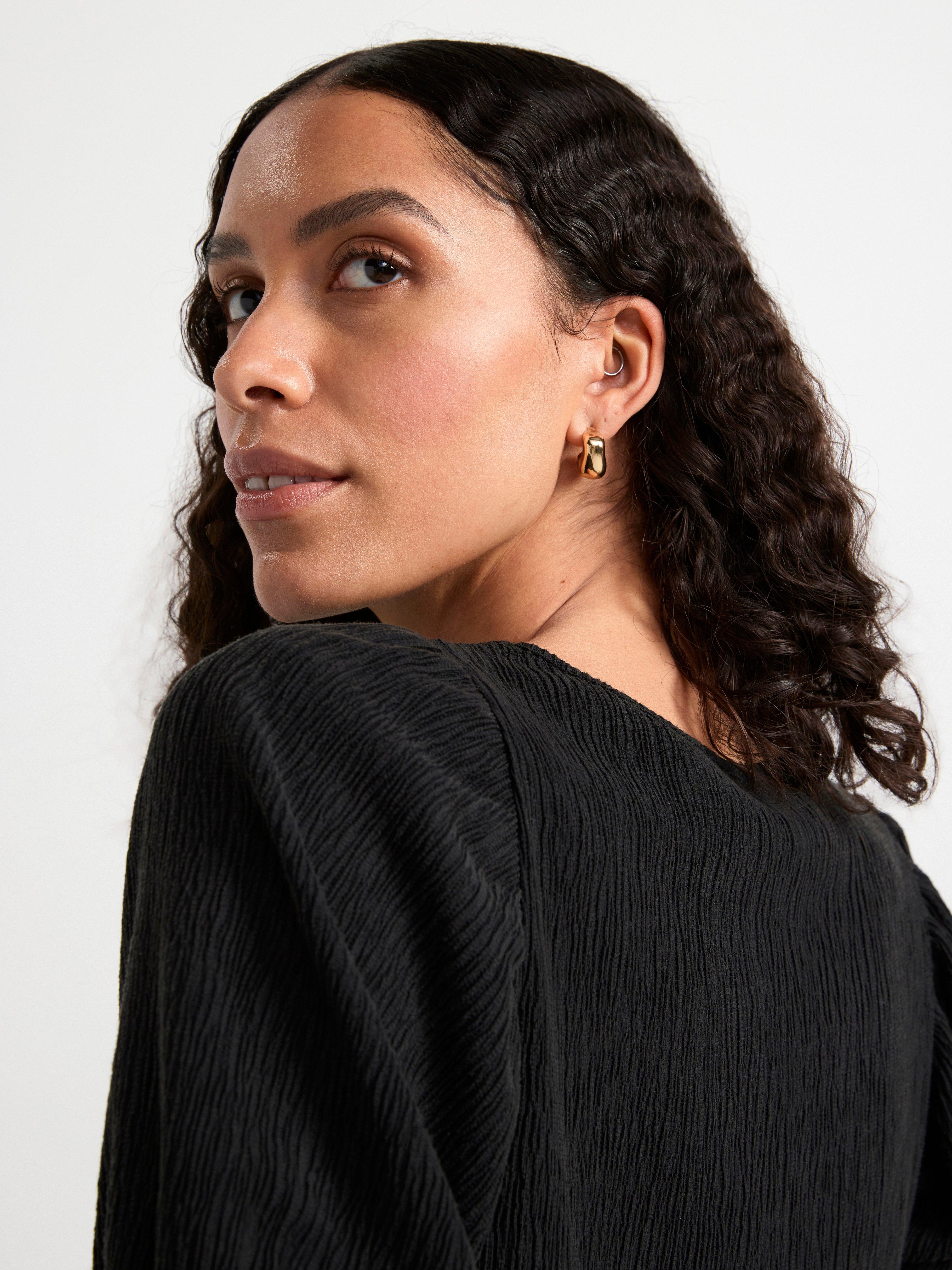 Puff sleeve top Black