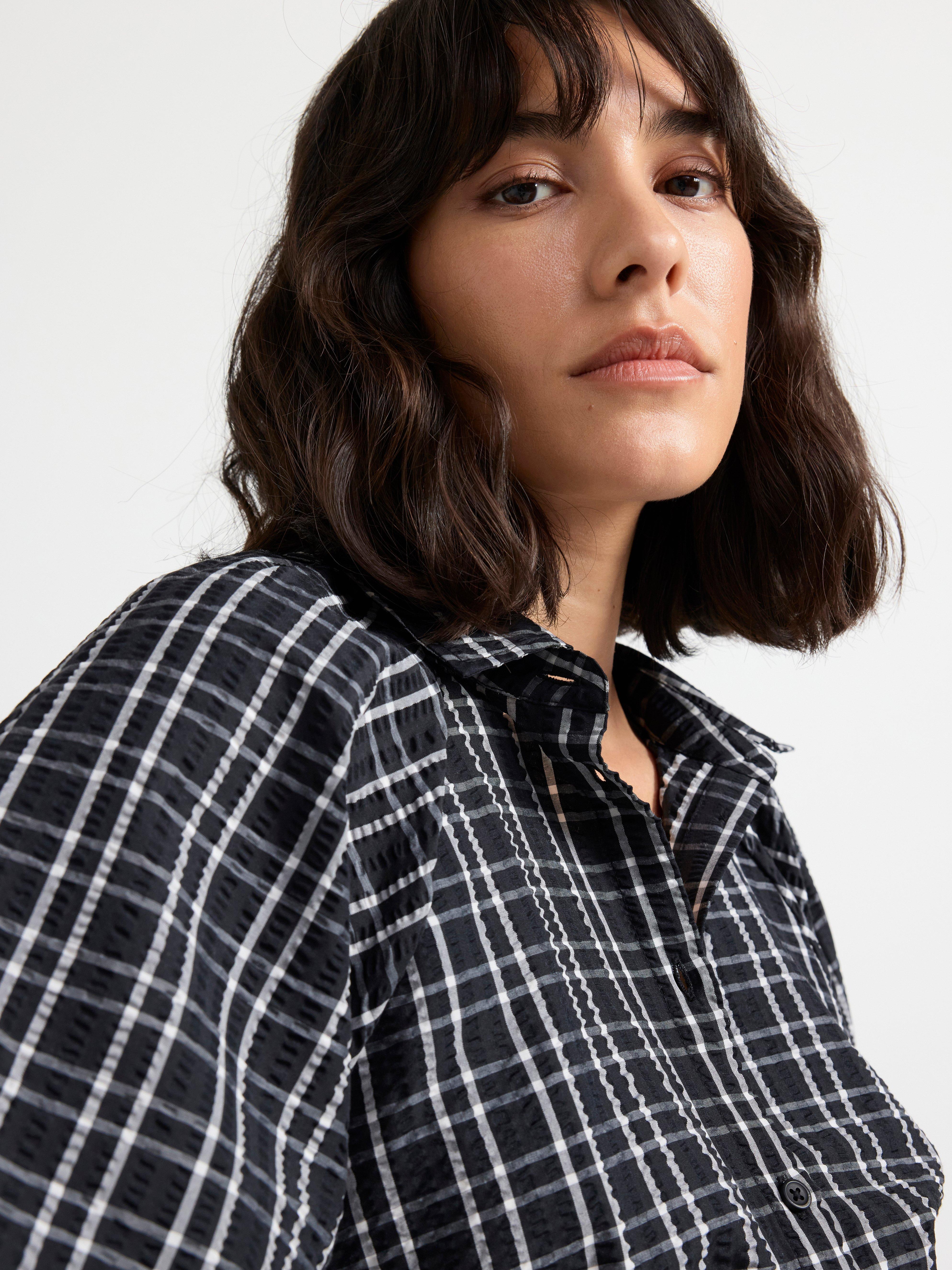 Blouse with puff sleeves Black