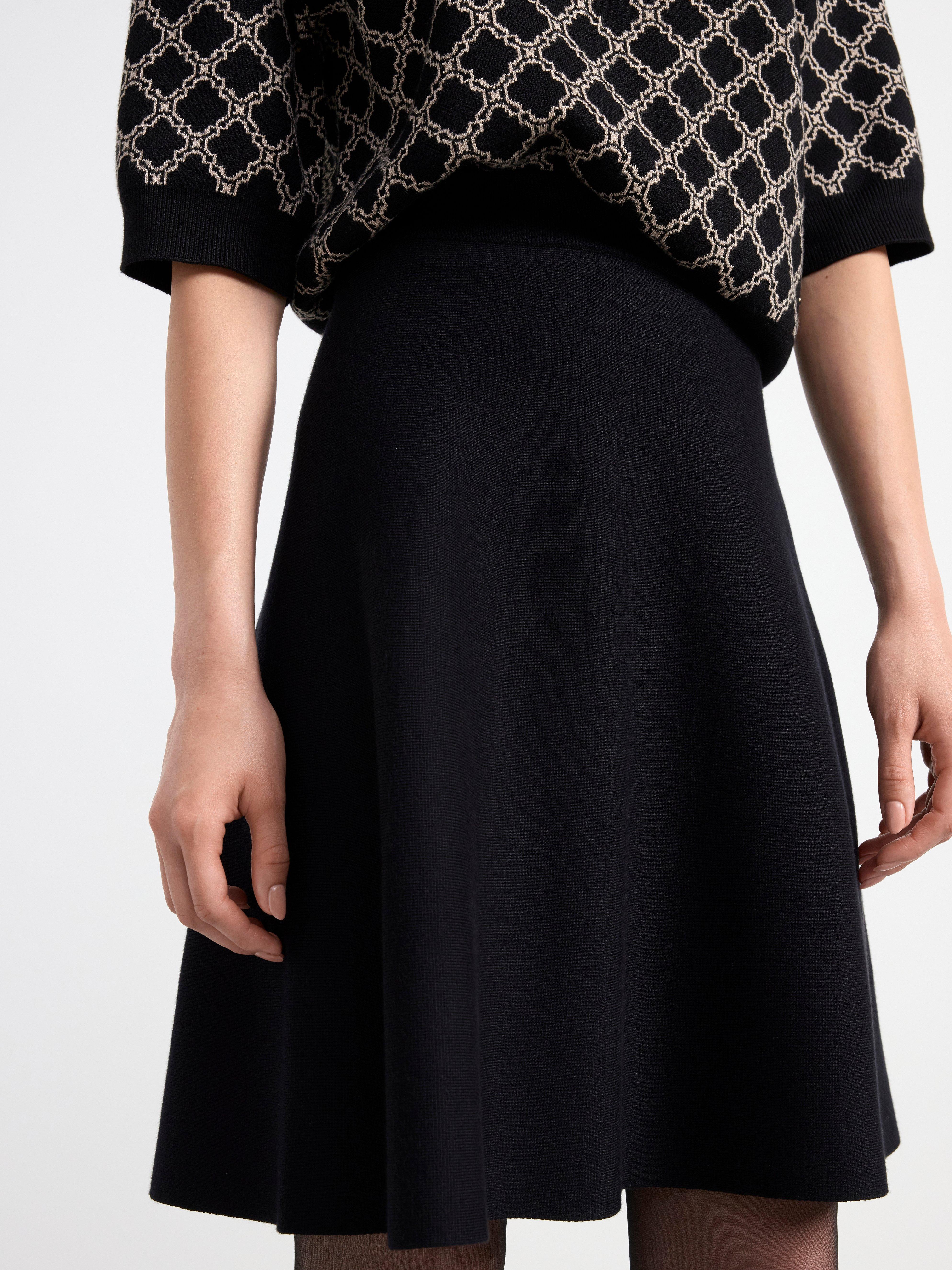 Skirt knitted Black