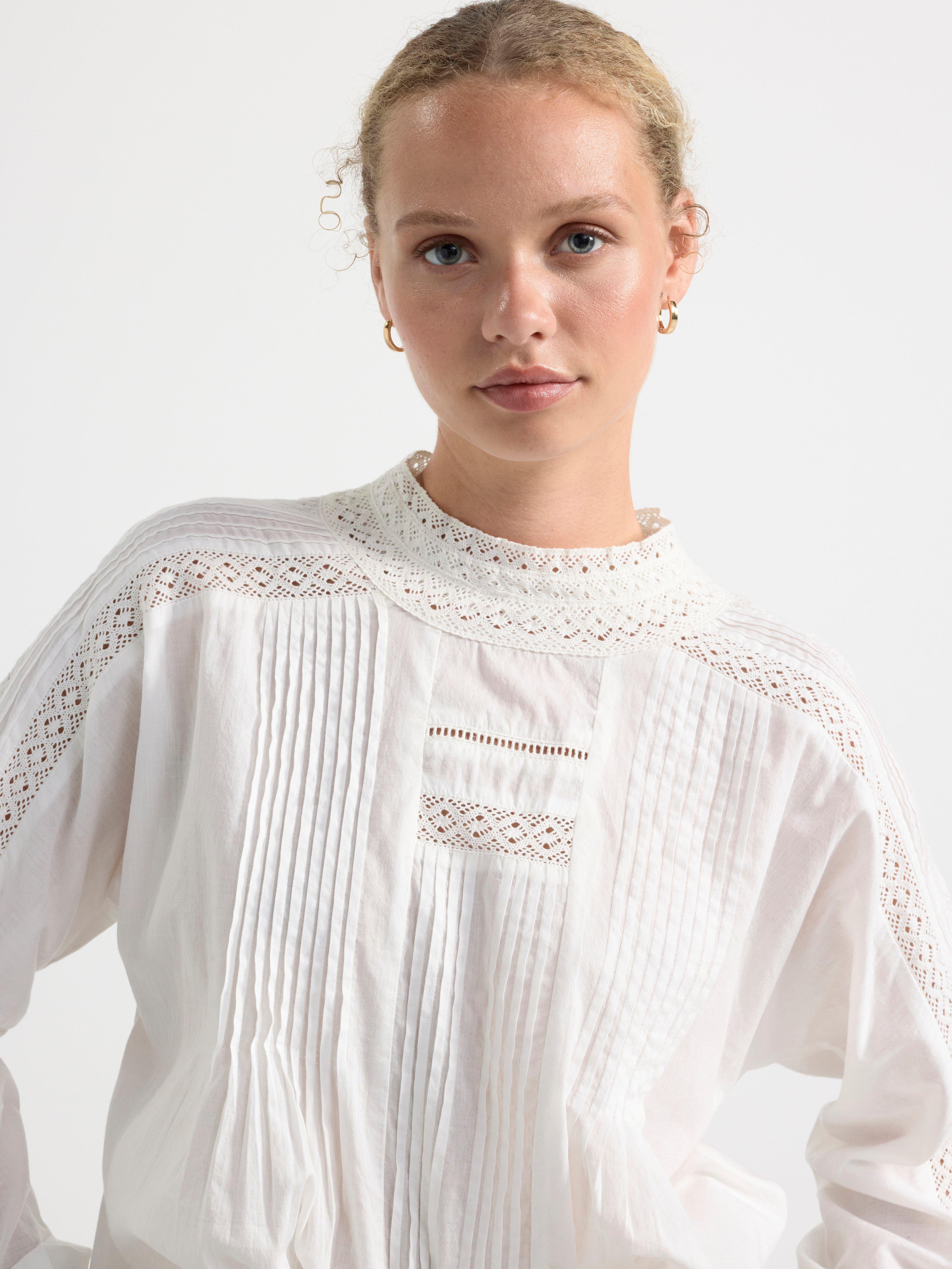 Blouse with lace Off White
