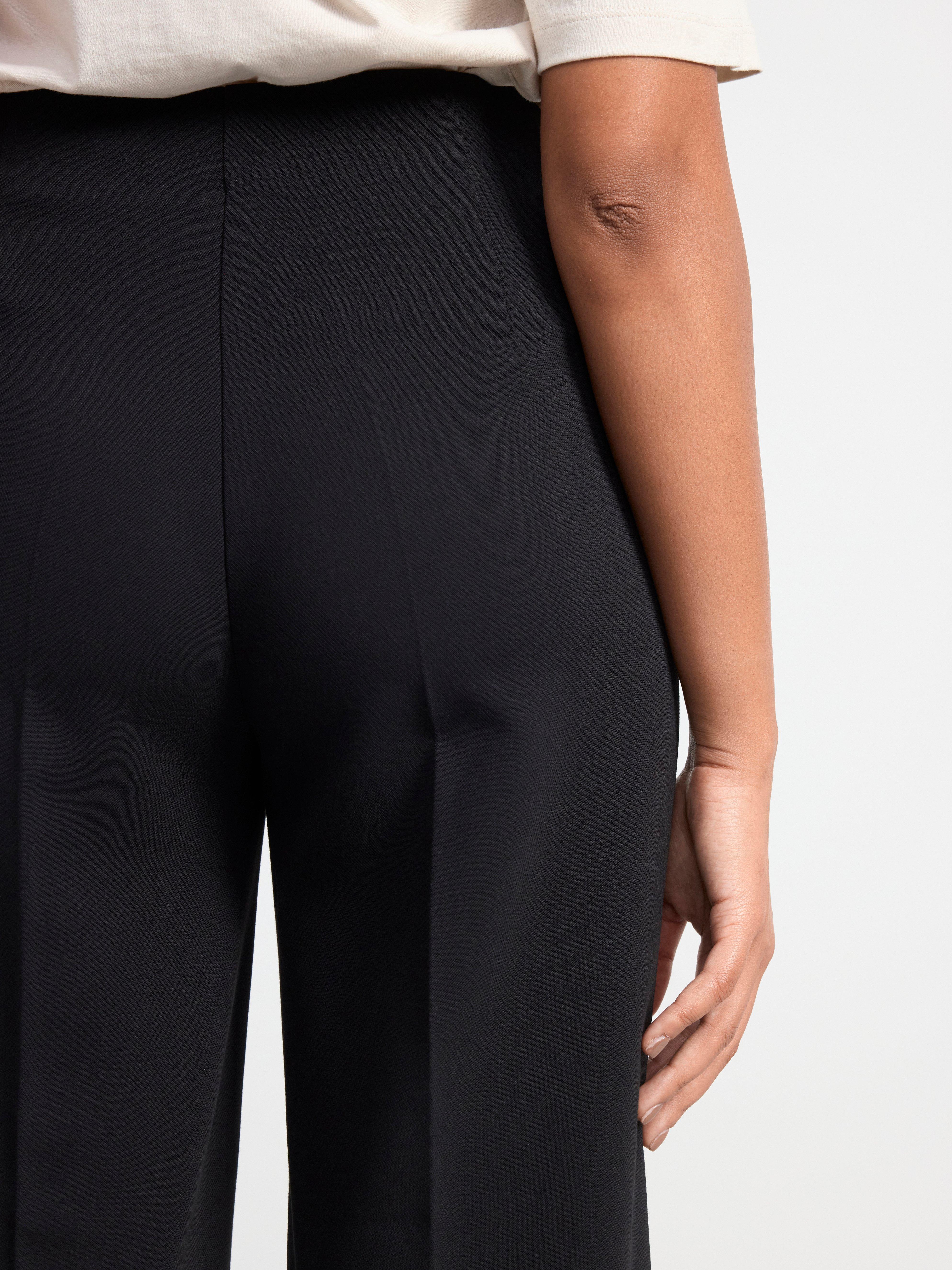 LYKKE Trousers with high waist cropped Black