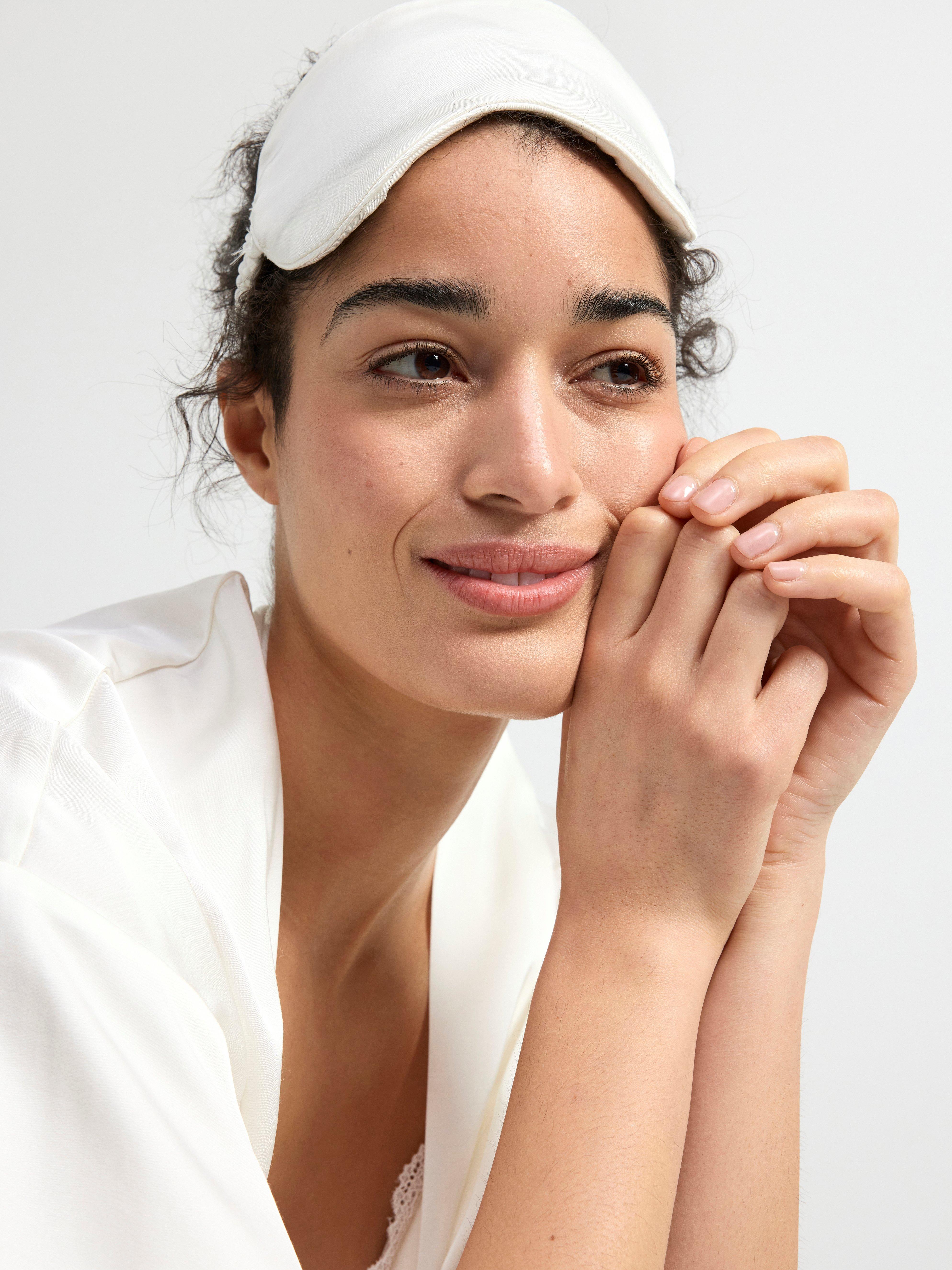 Satin sleep mask Light White
