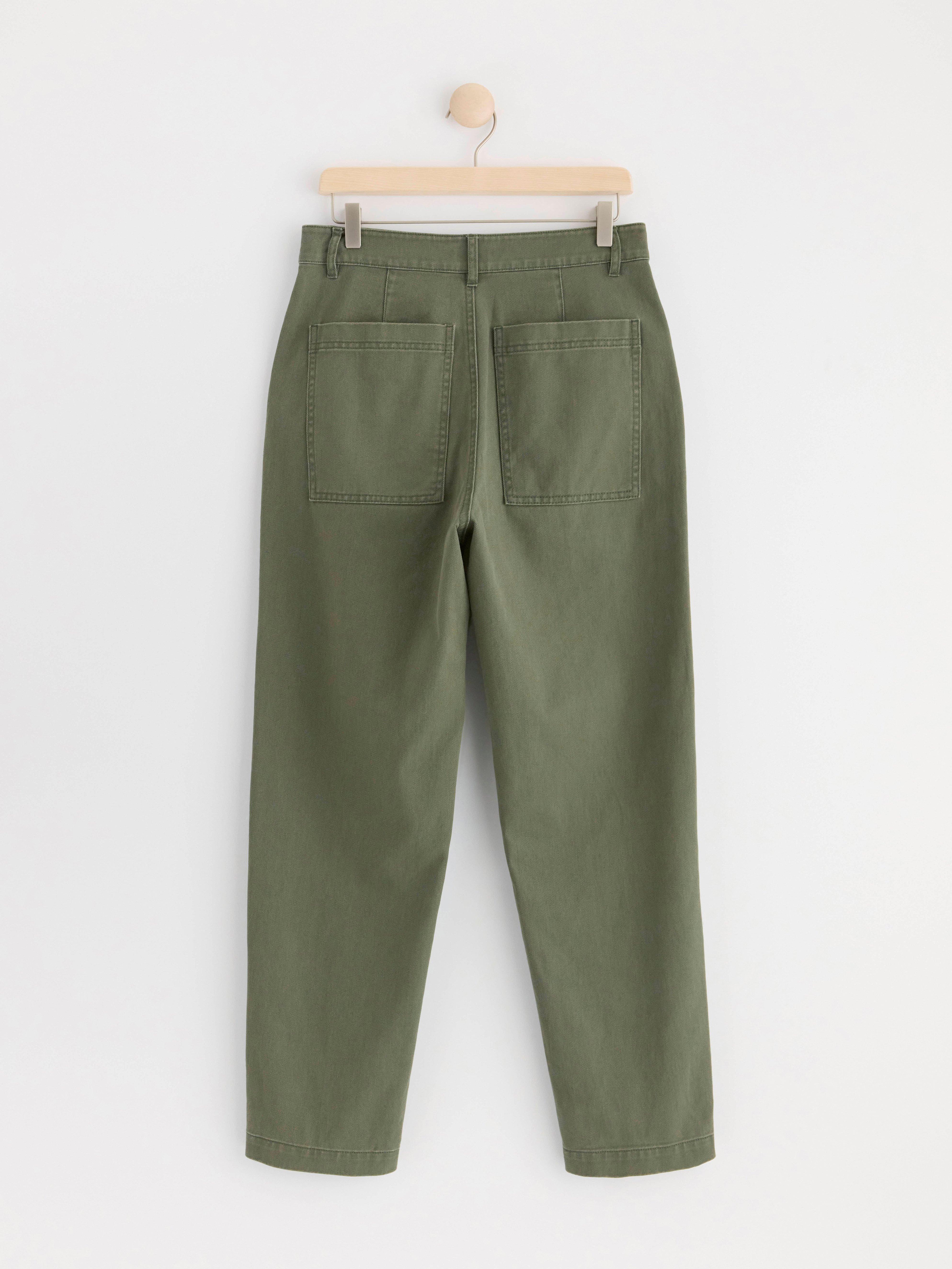 Tapered trousers with large pockets green