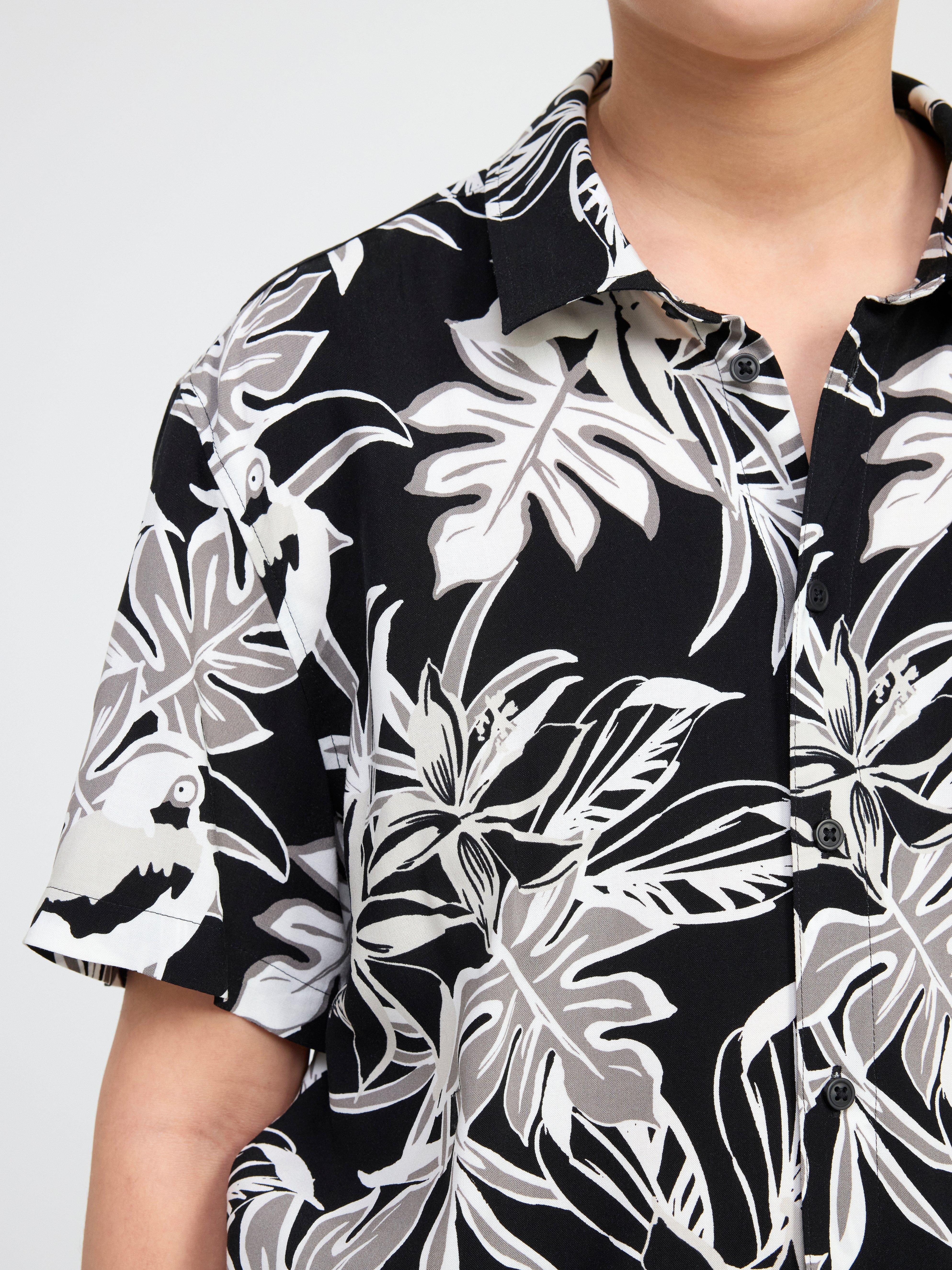 Short sleeve shirt with allover pattern Black