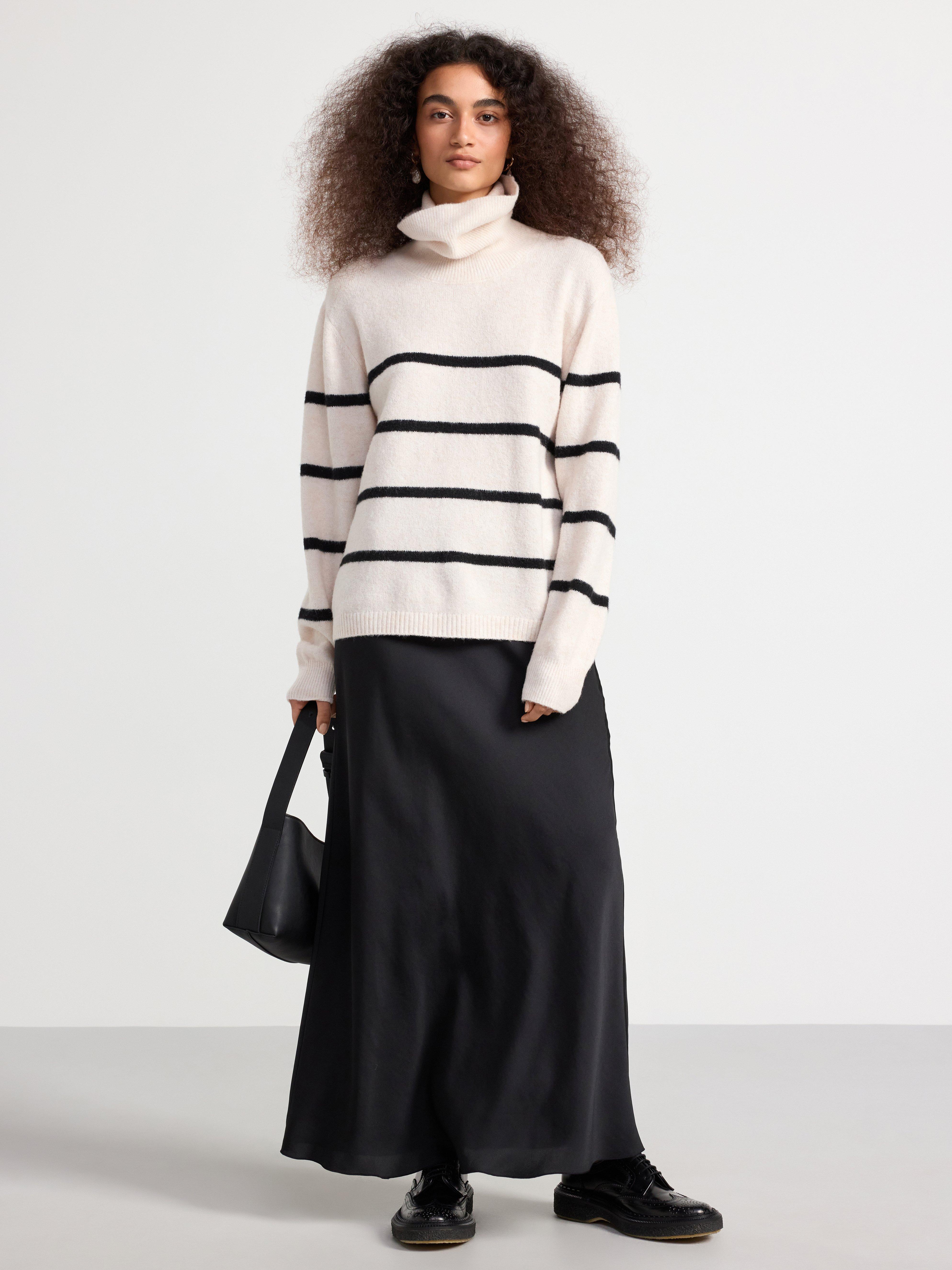 Knitted jumper with stripes beige