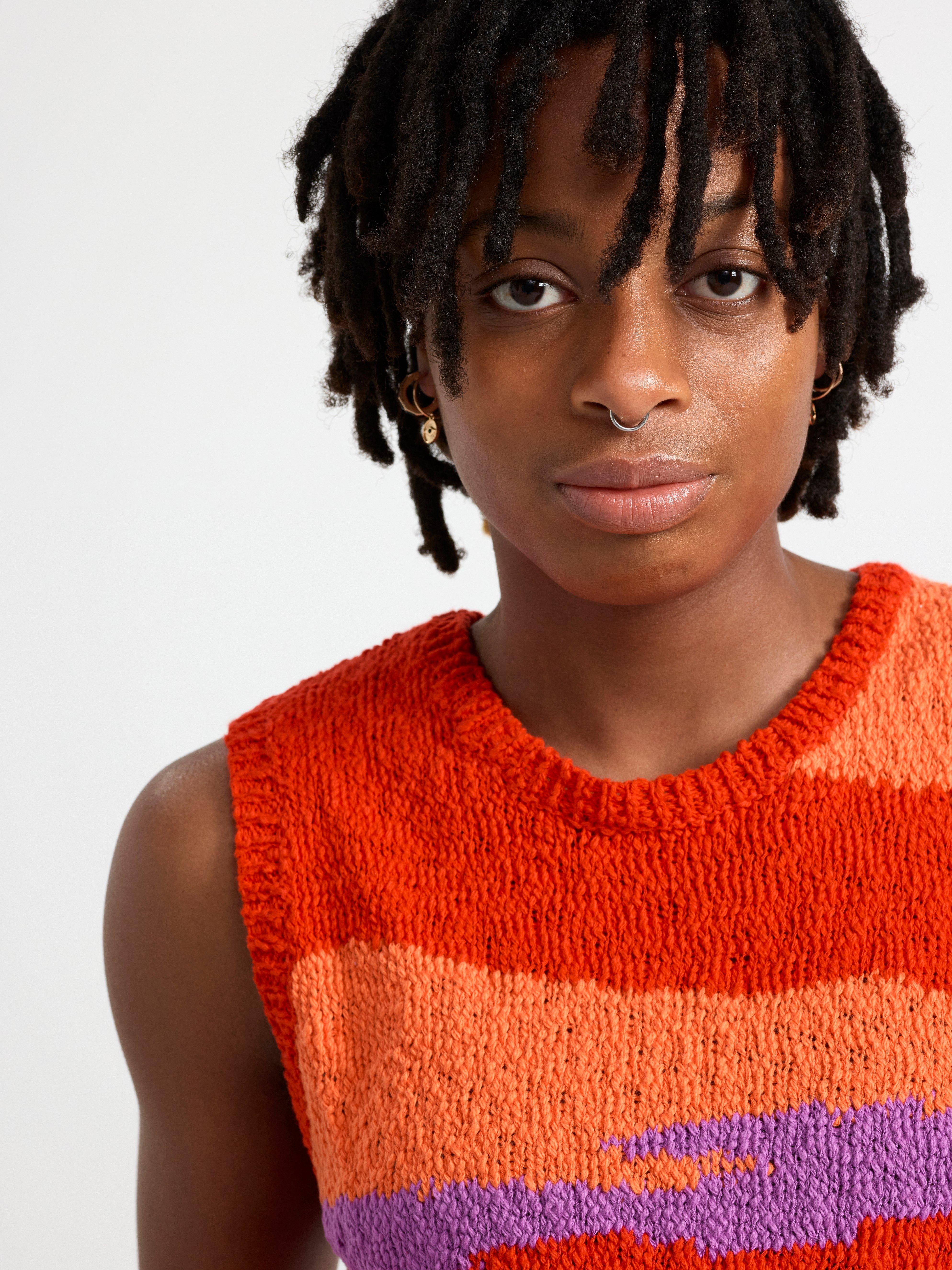 Knitted vest with pattern Red
