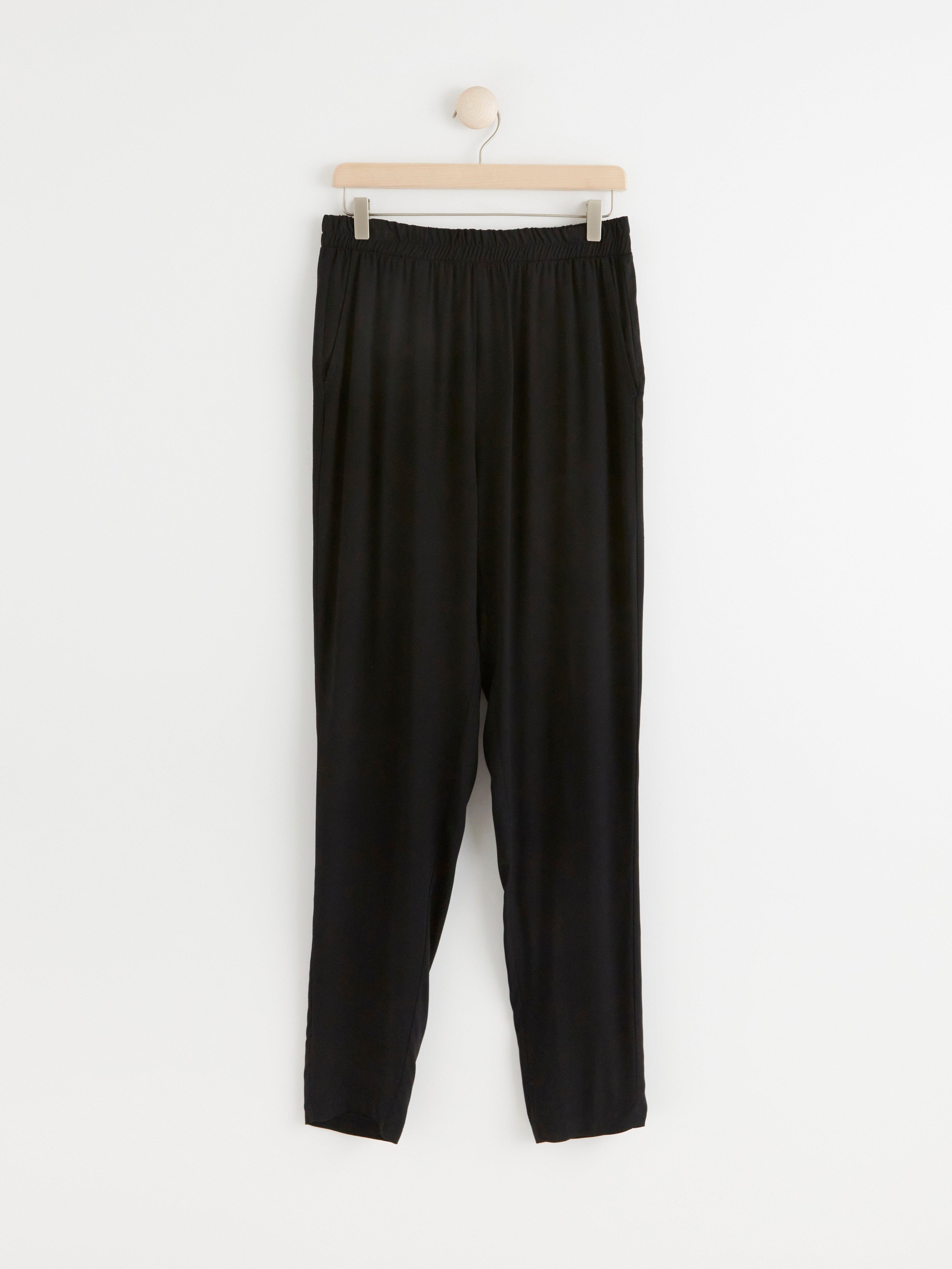 AVA Tapered trousers Black