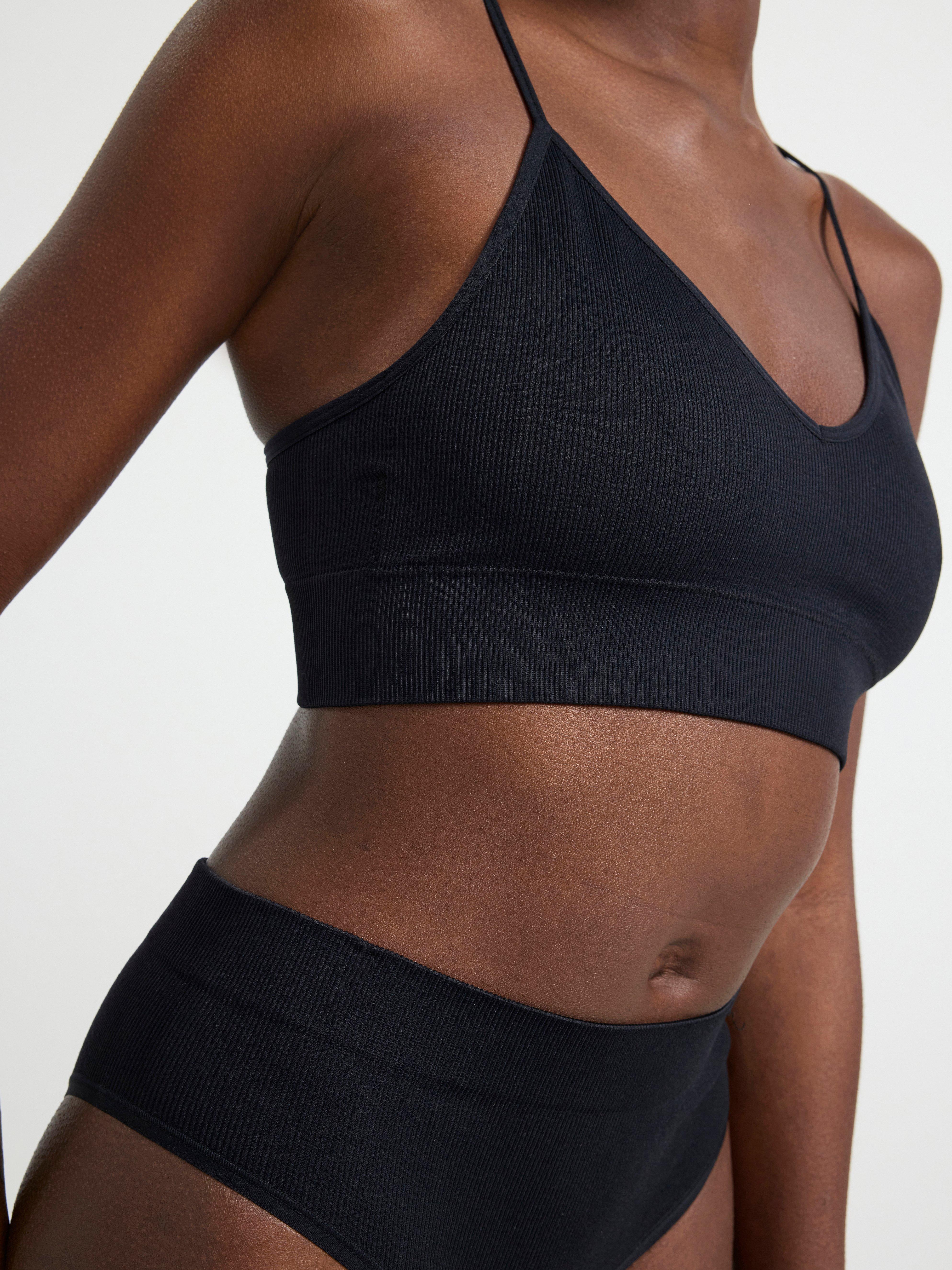 Seamless ribbed v-neck soft bra Black