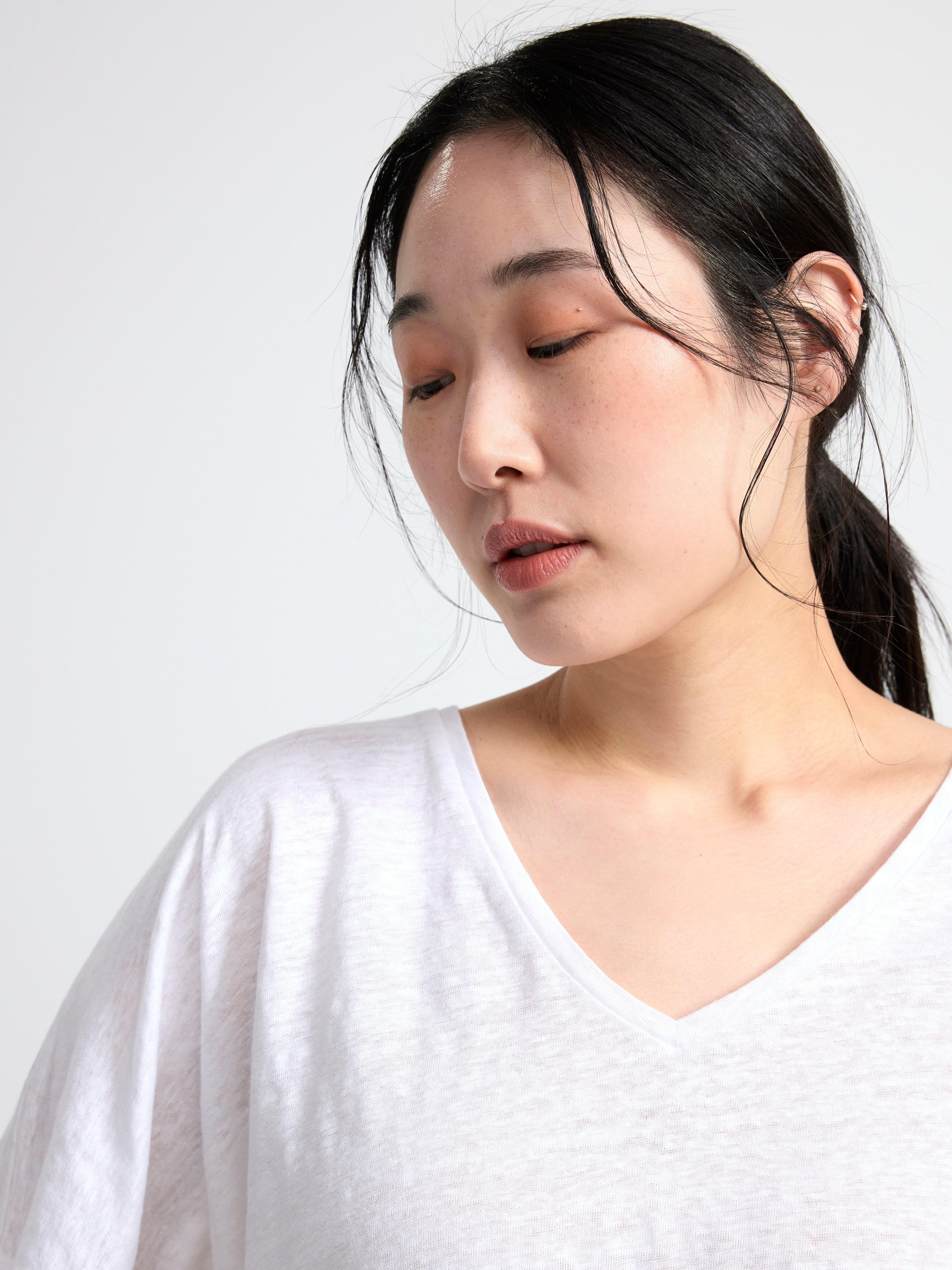 Short sleeve v-neck linen top White