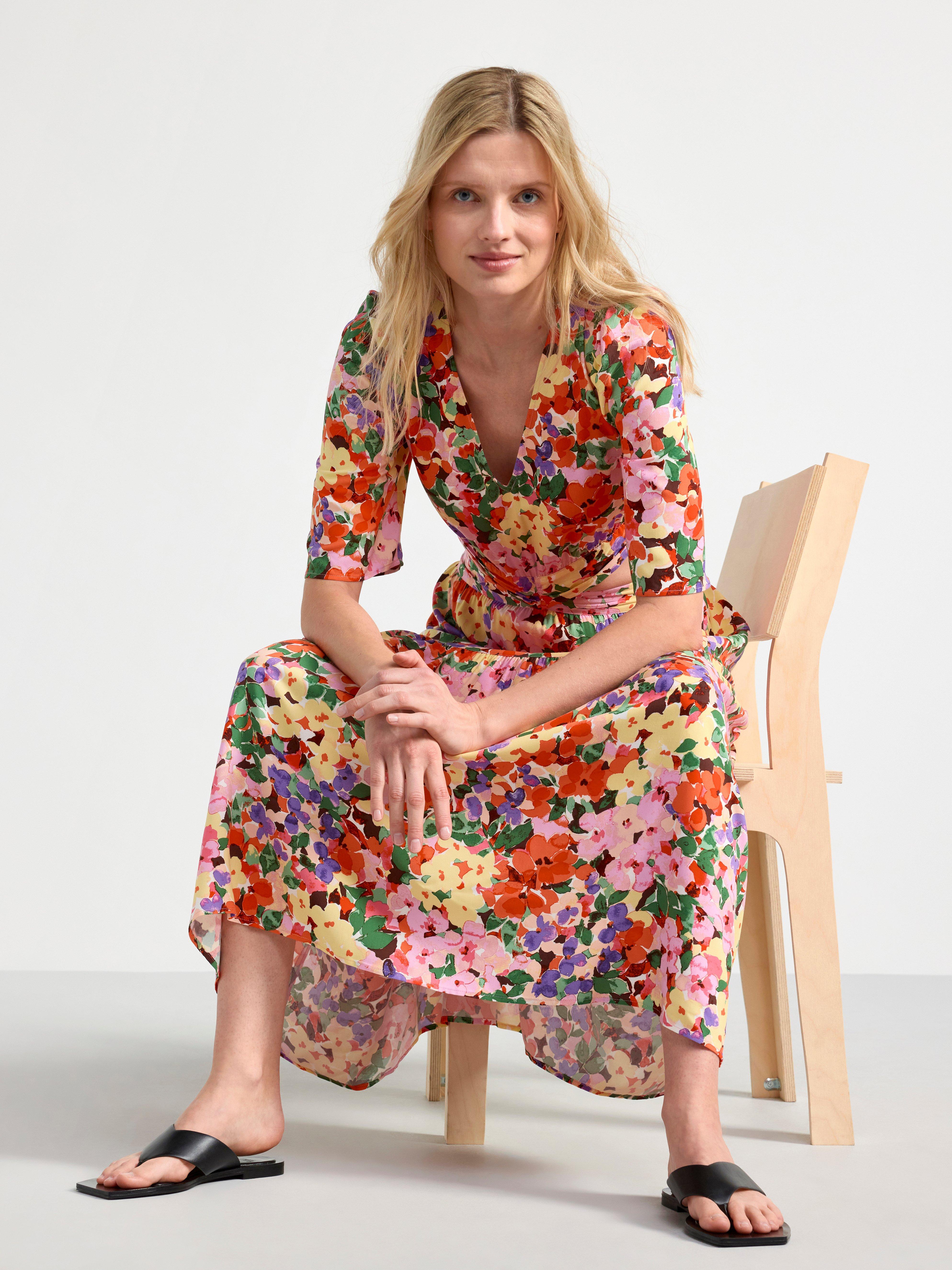 Short sleeve midi dress with cut outs pink