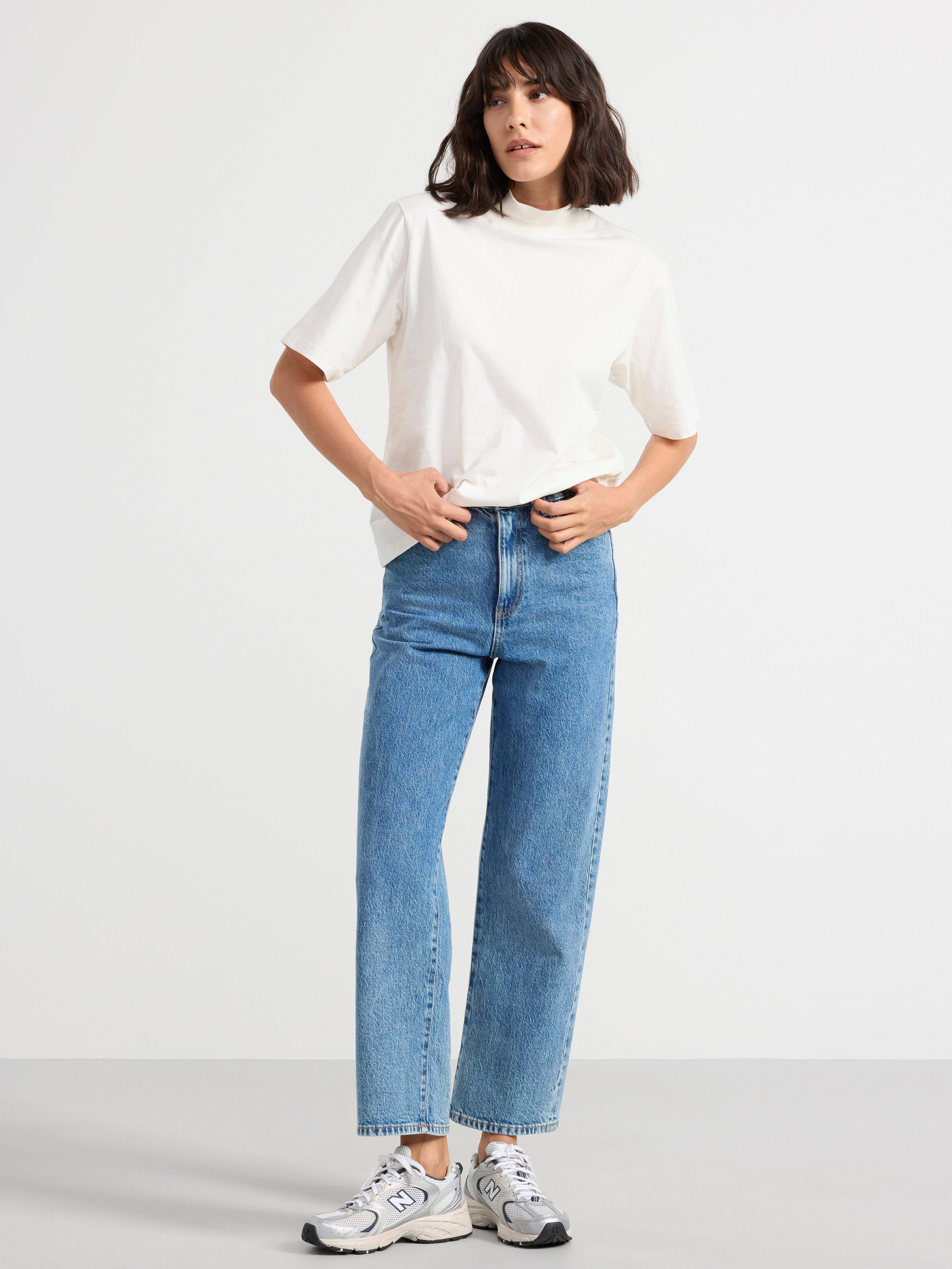 Short sleeve top with mock neck Light White