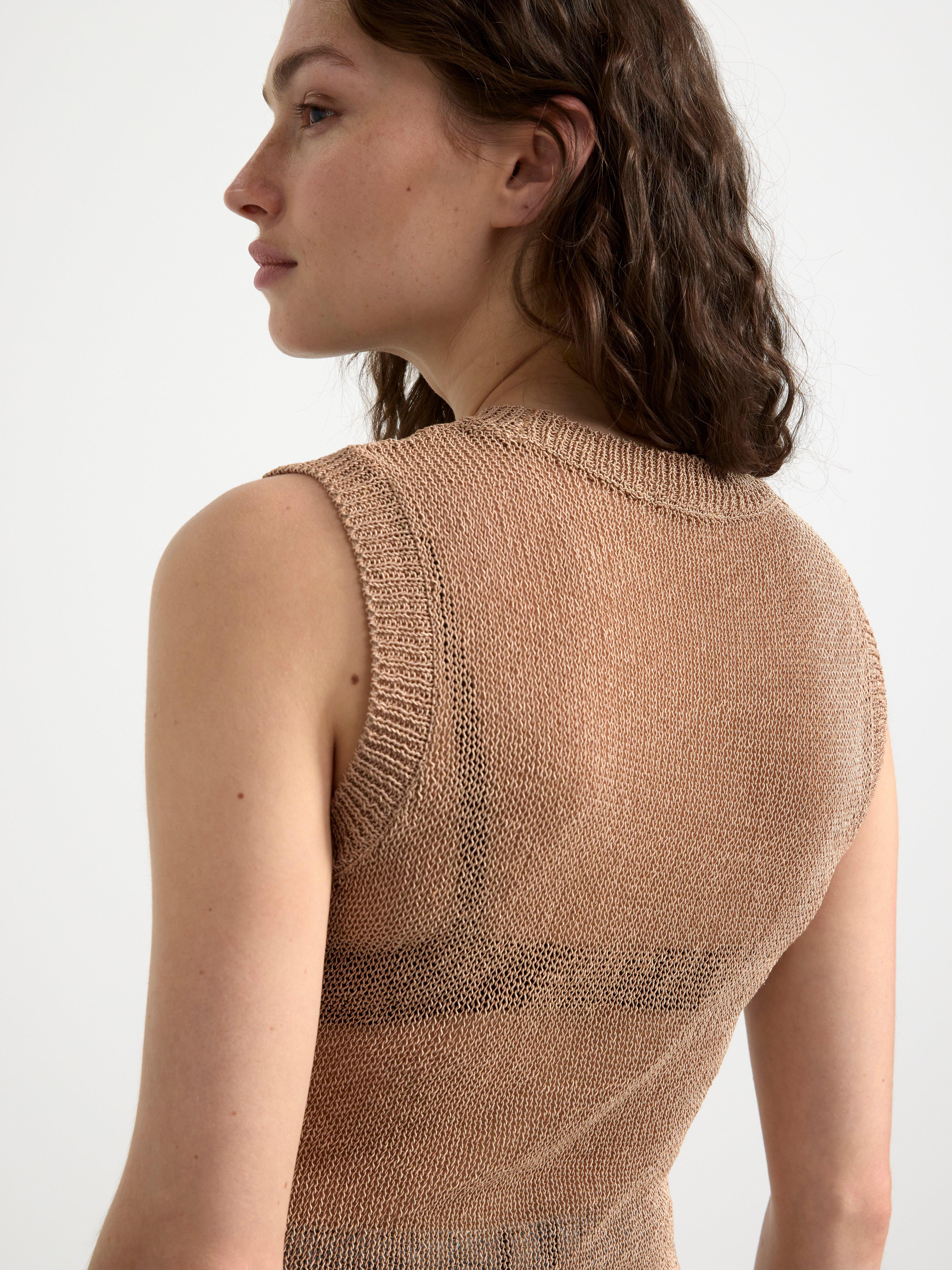 Knitted sleeveless tunic brown