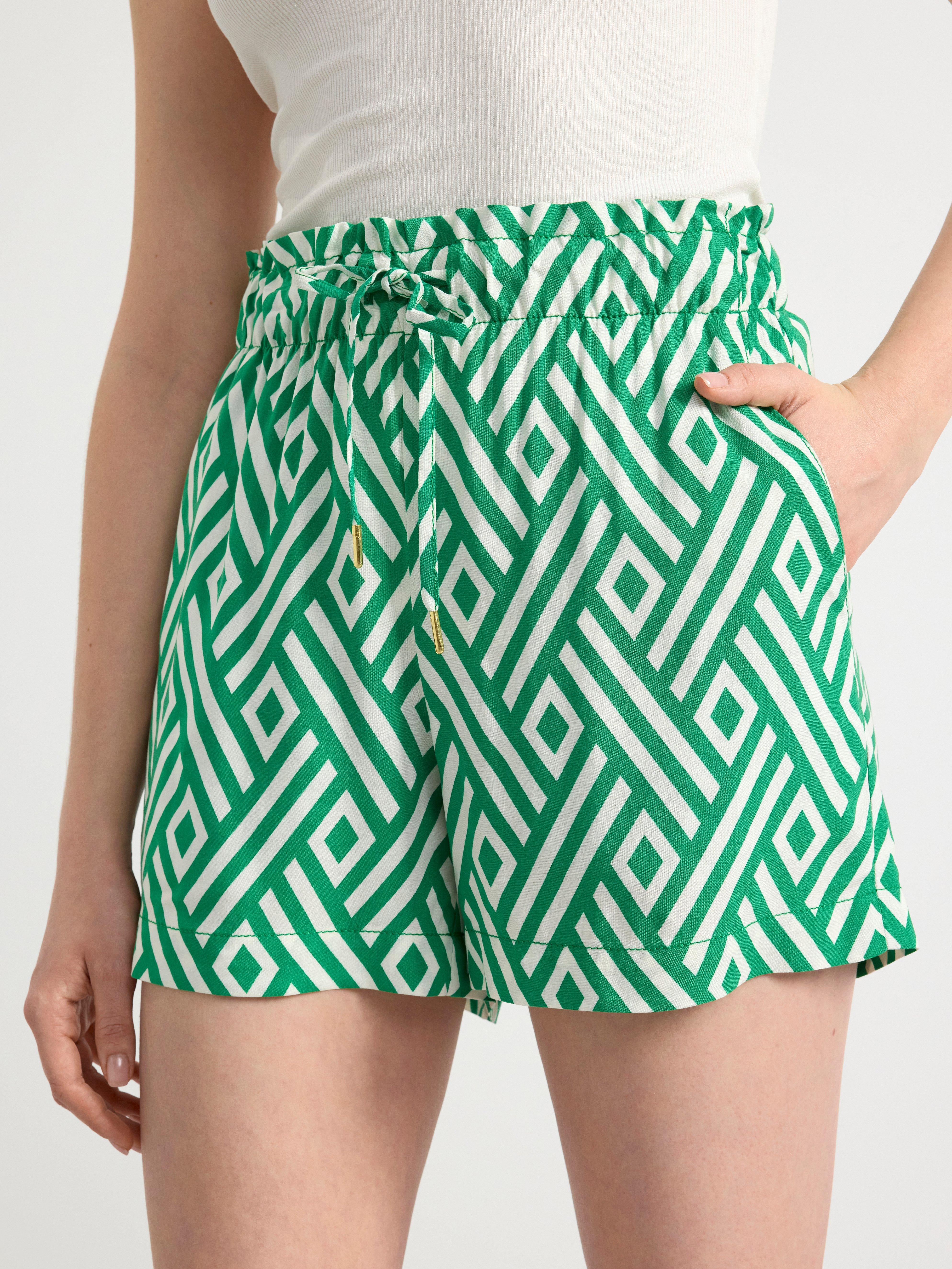 Patterned viscose shorts Green