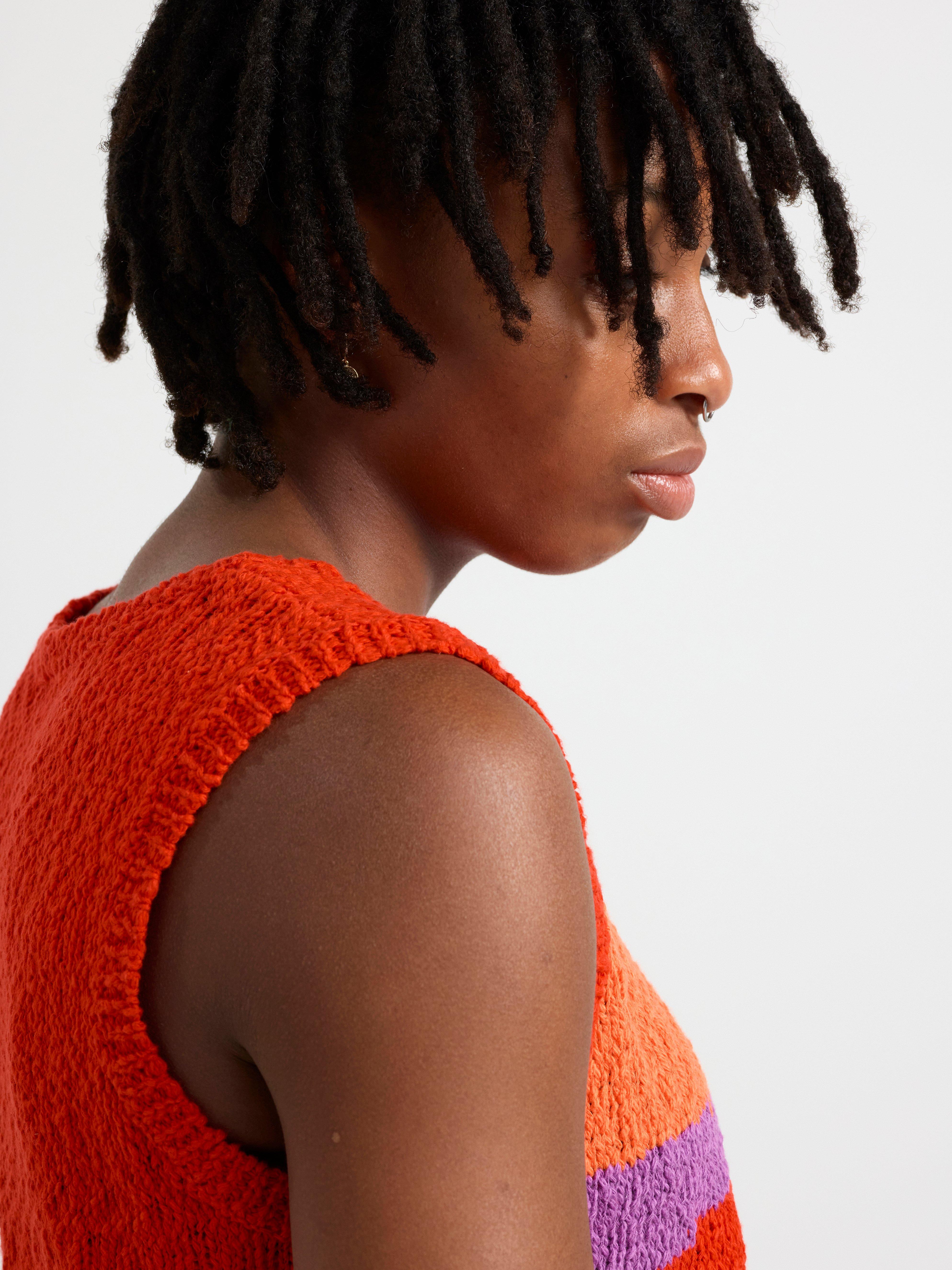 Knitted vest with pattern Red
