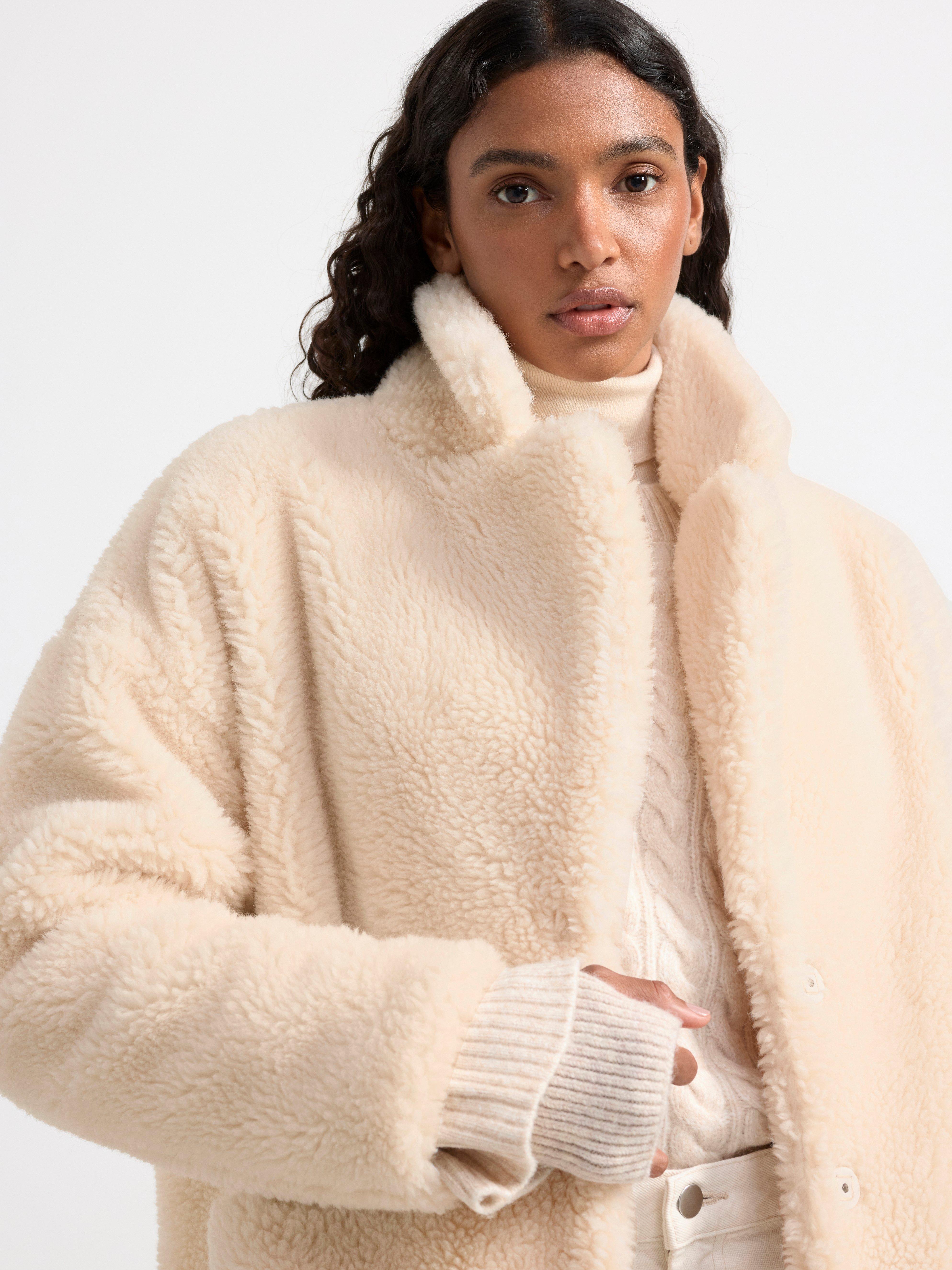 Fluffy pile jacket Light Beige