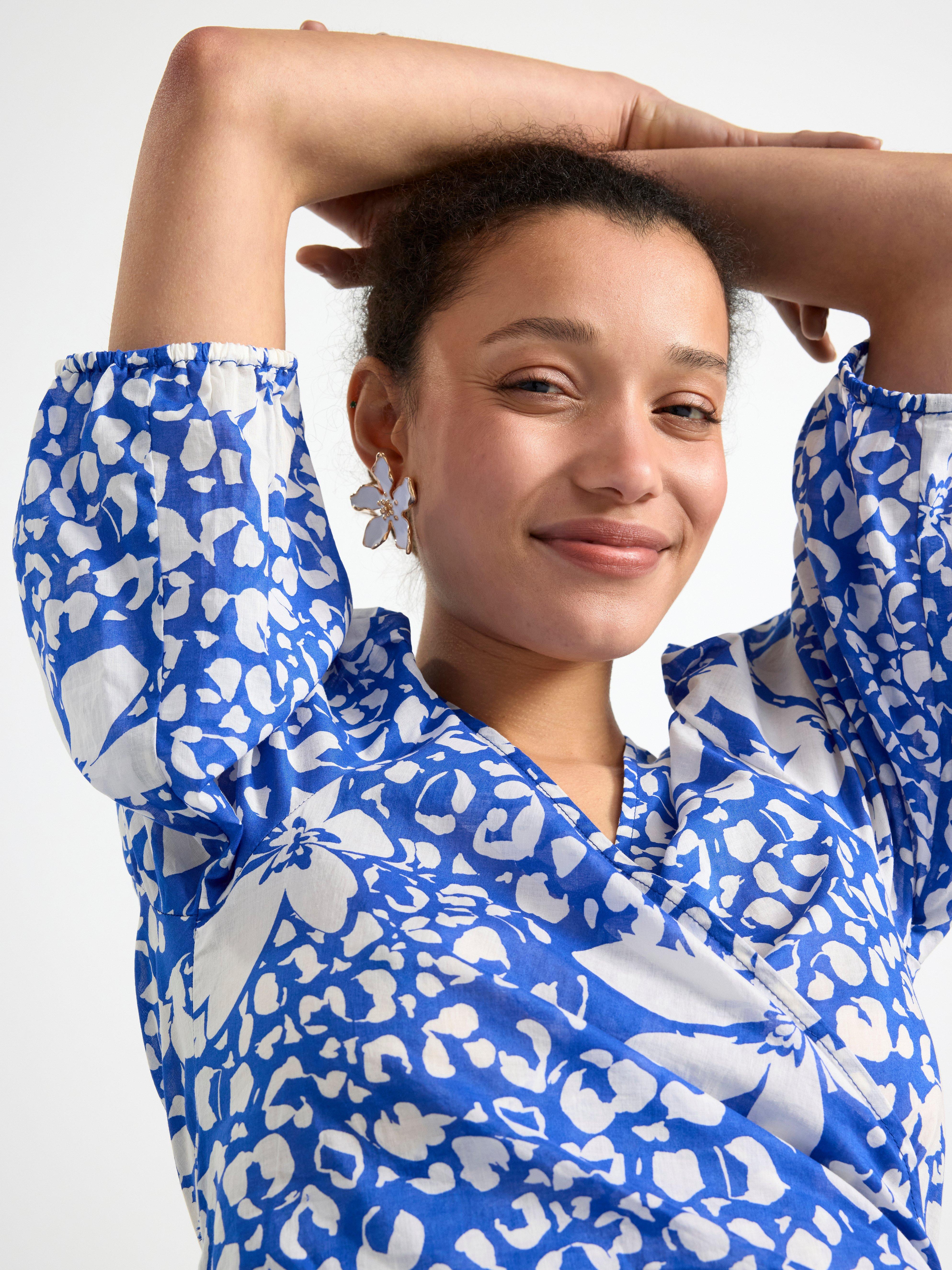 Patterned puff sleeve wrap blouse blue