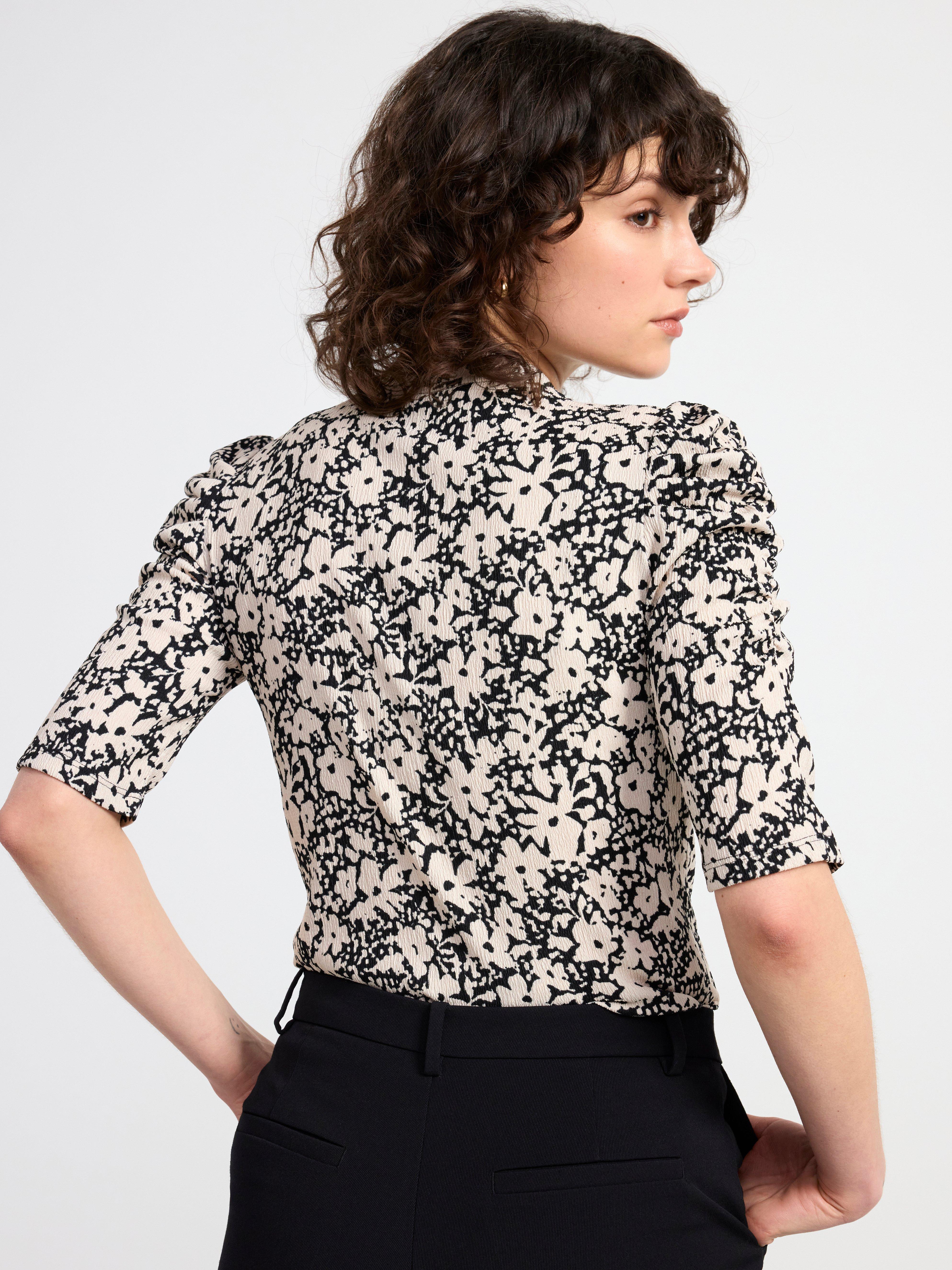 Textured puff sleeve top Black