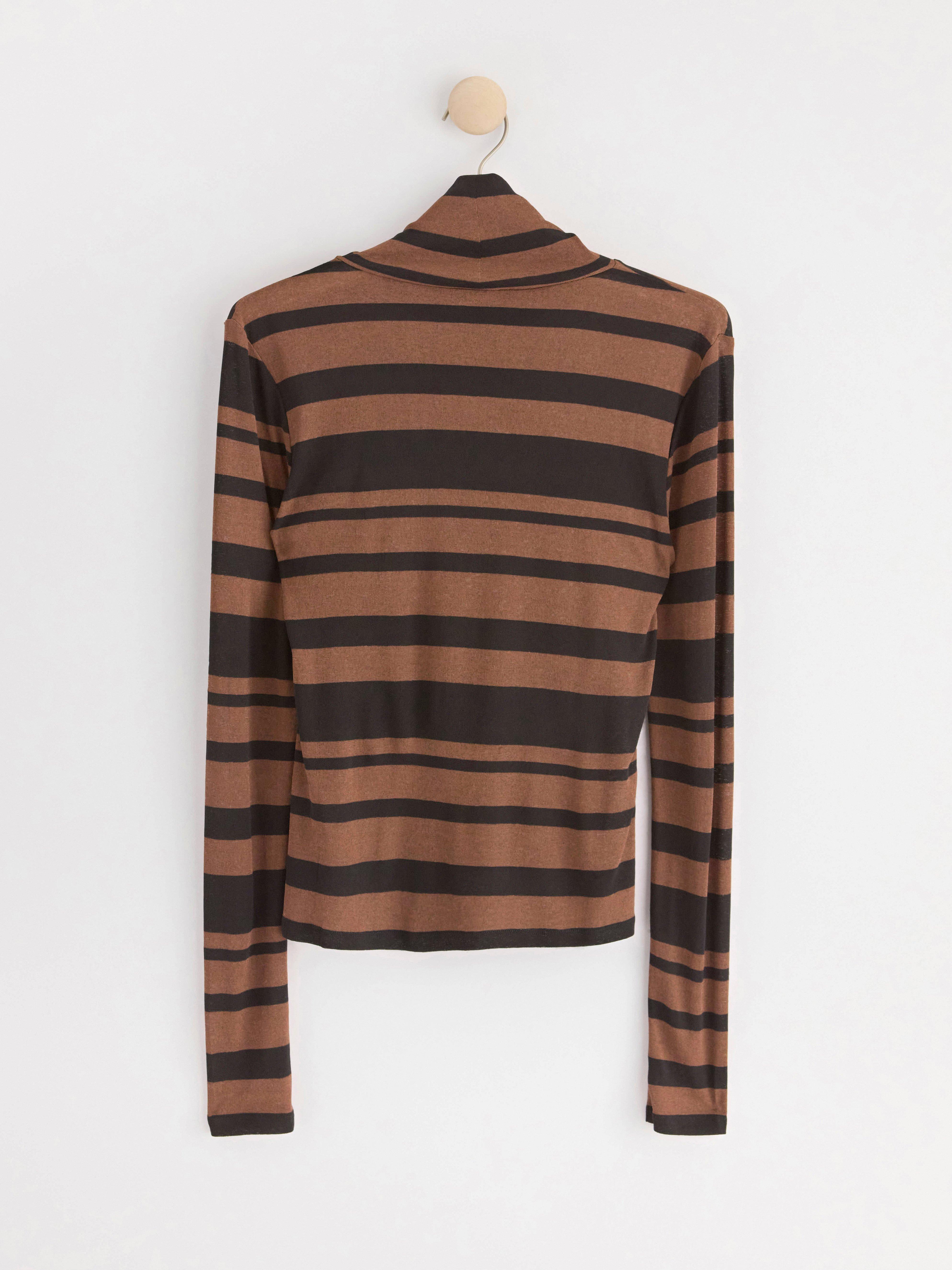 Turtle neck top Dark brown