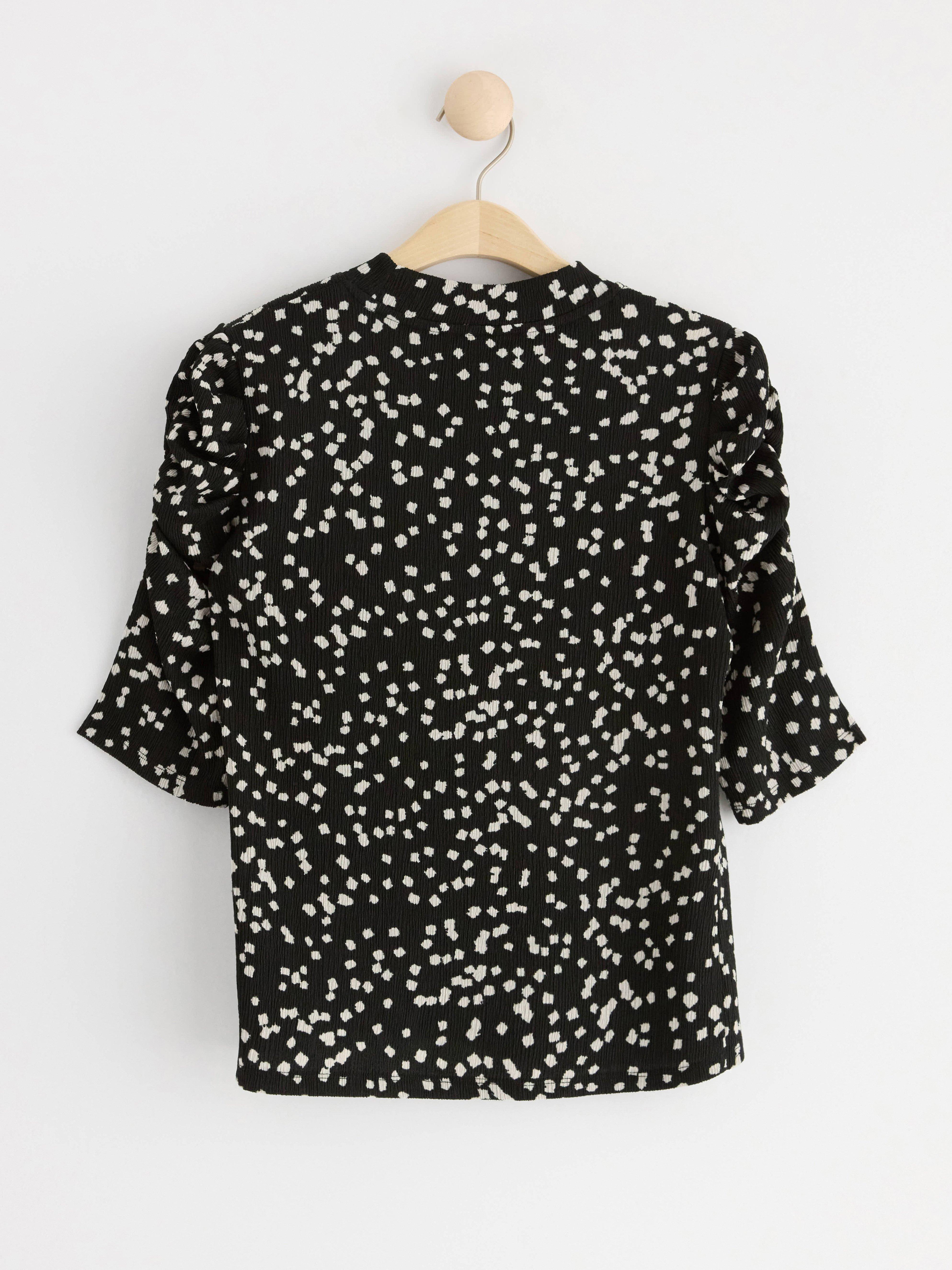 Top with puff sleeves Black