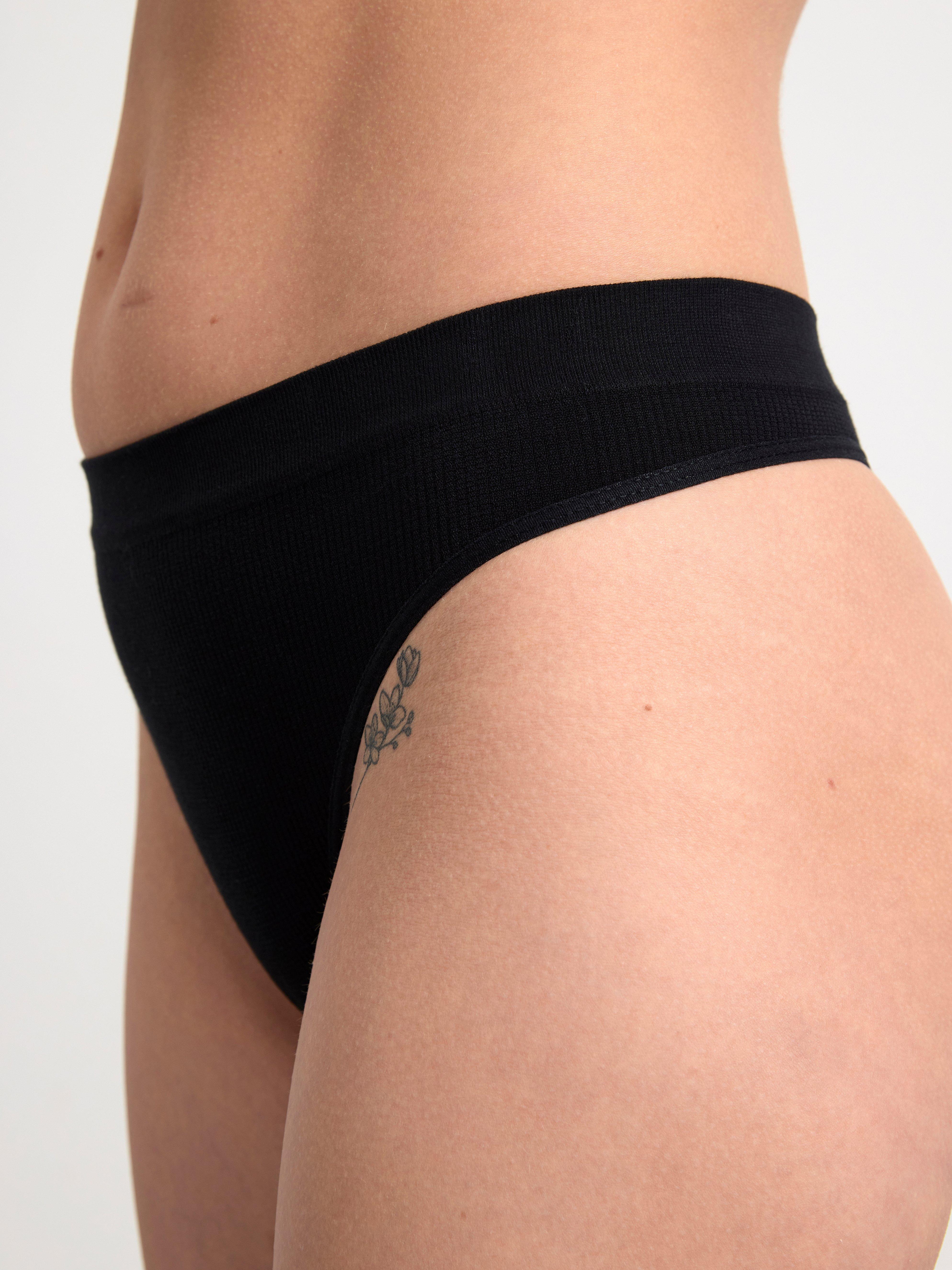 Seamless thong regular waist Black