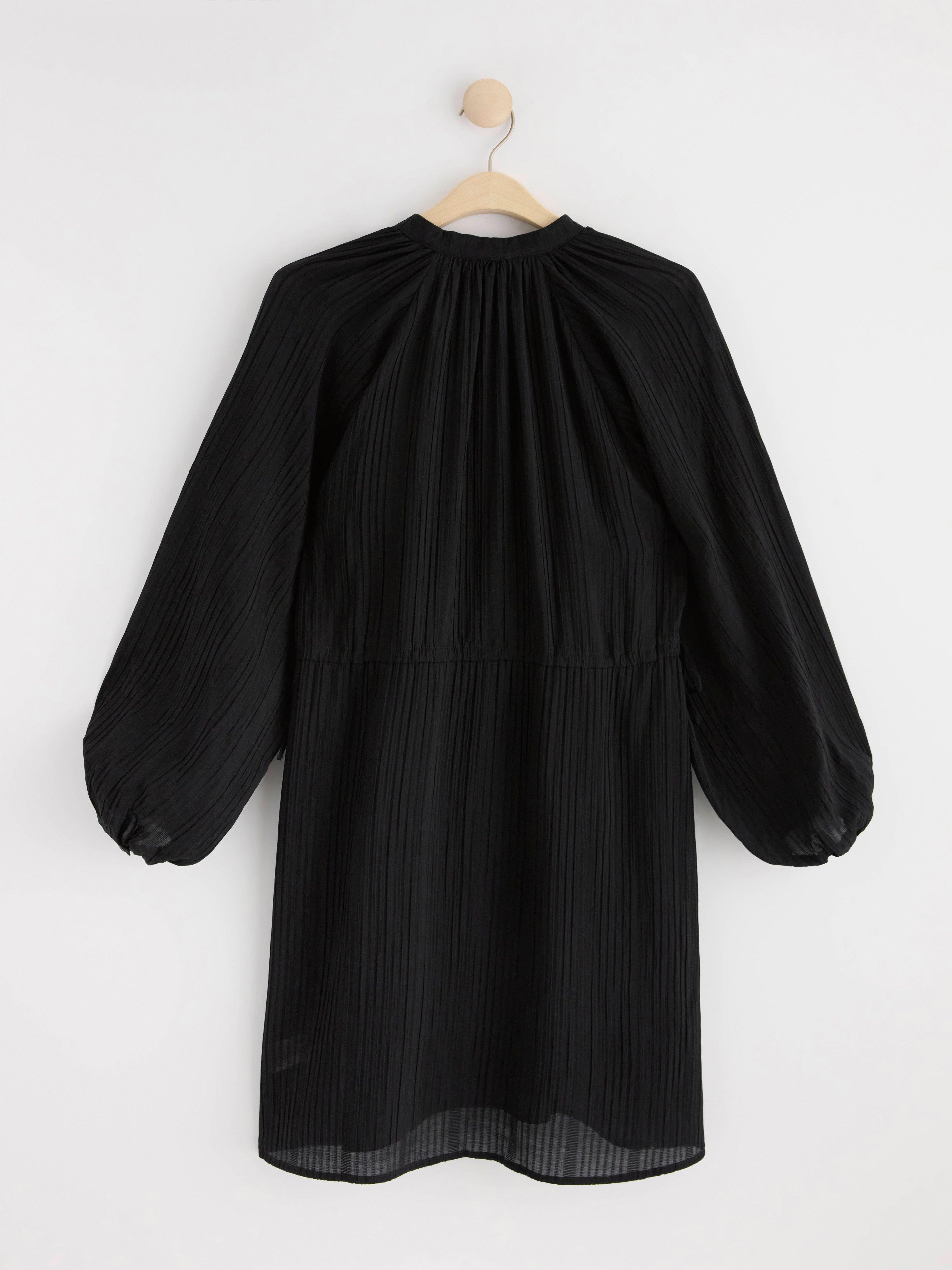 Textured dress with puff sleeves Black