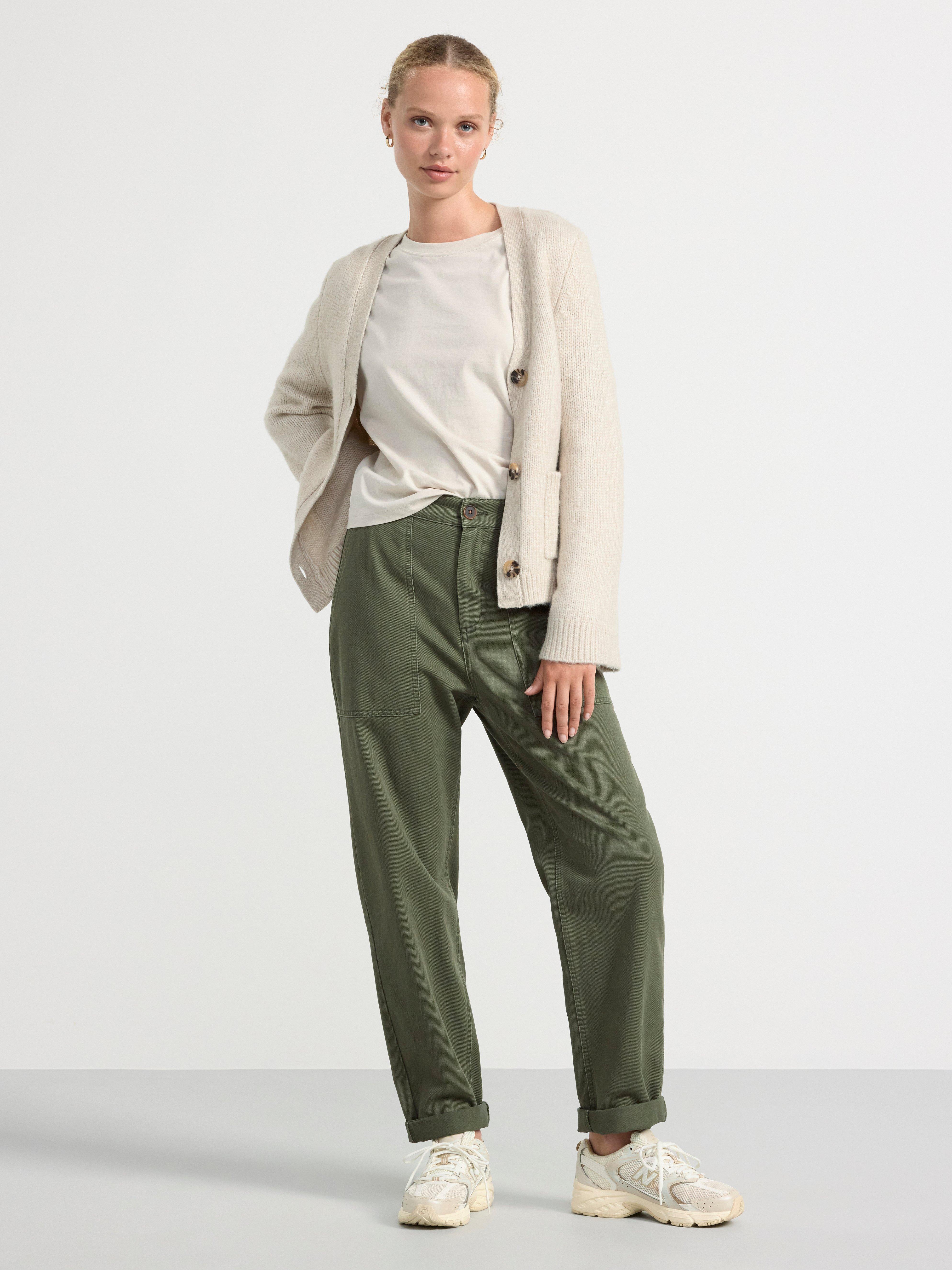 Tapered trousers with large pockets green