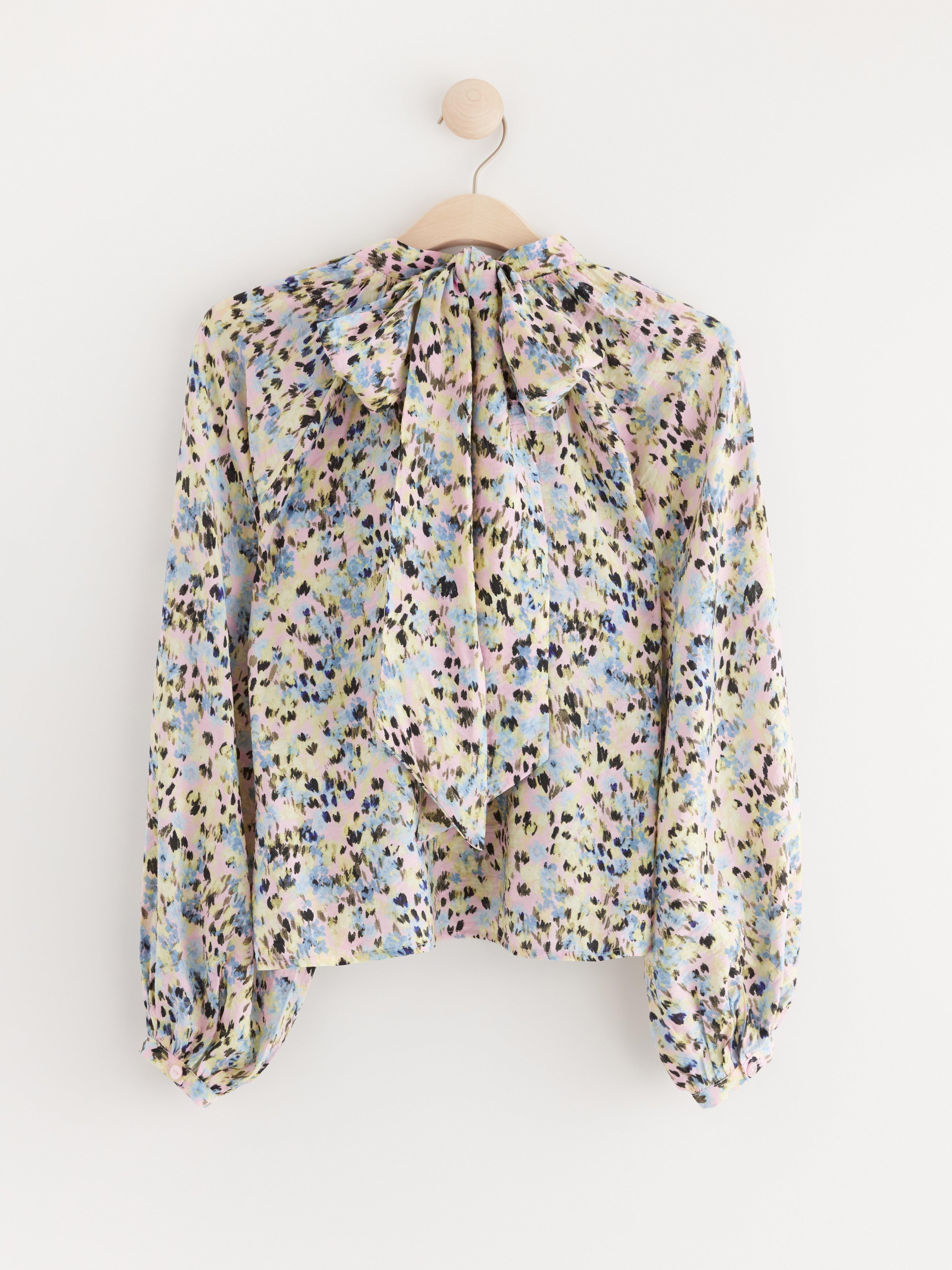 Blouse with bow pink