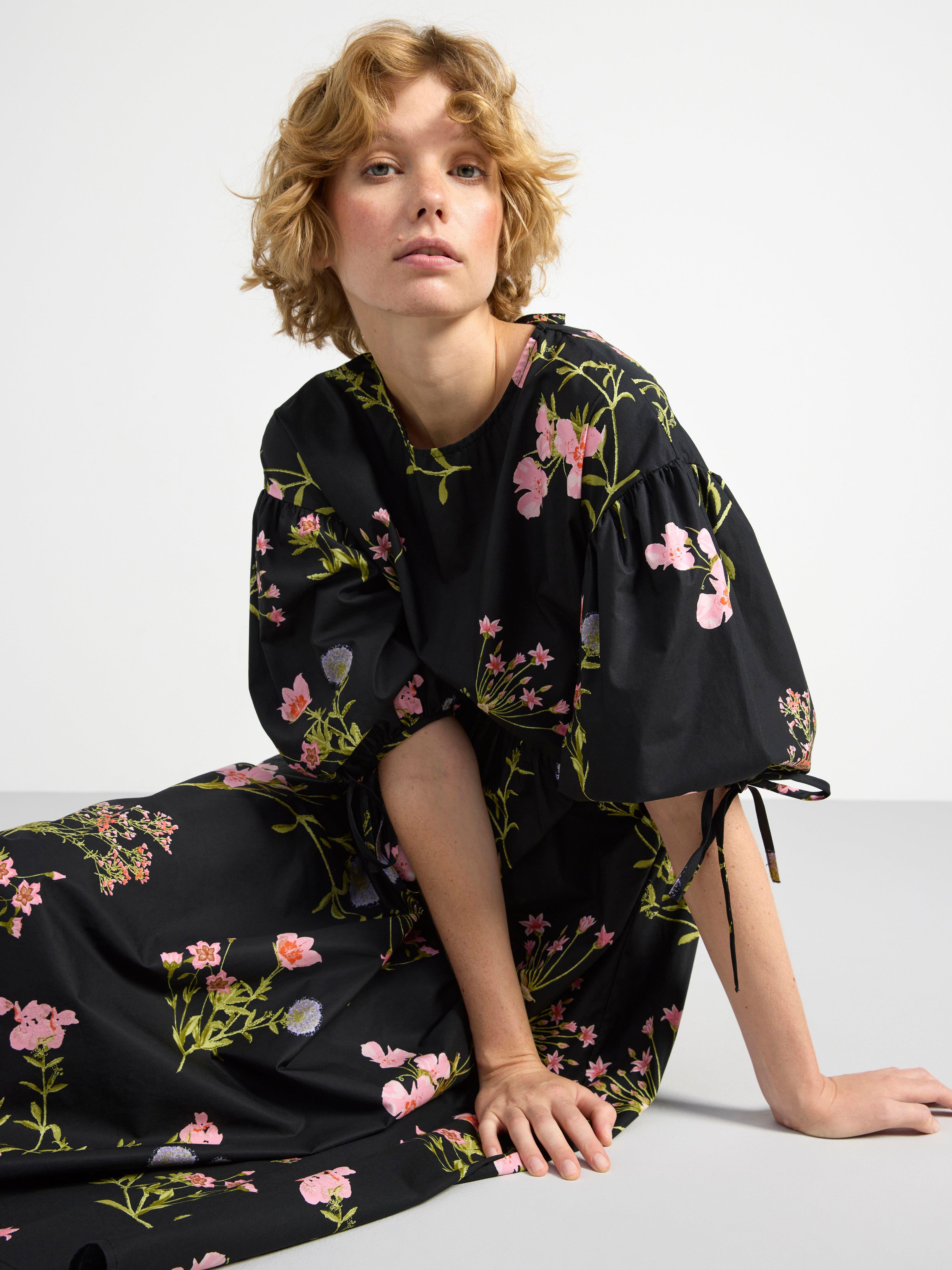 Midi dress with puff sleeves Black