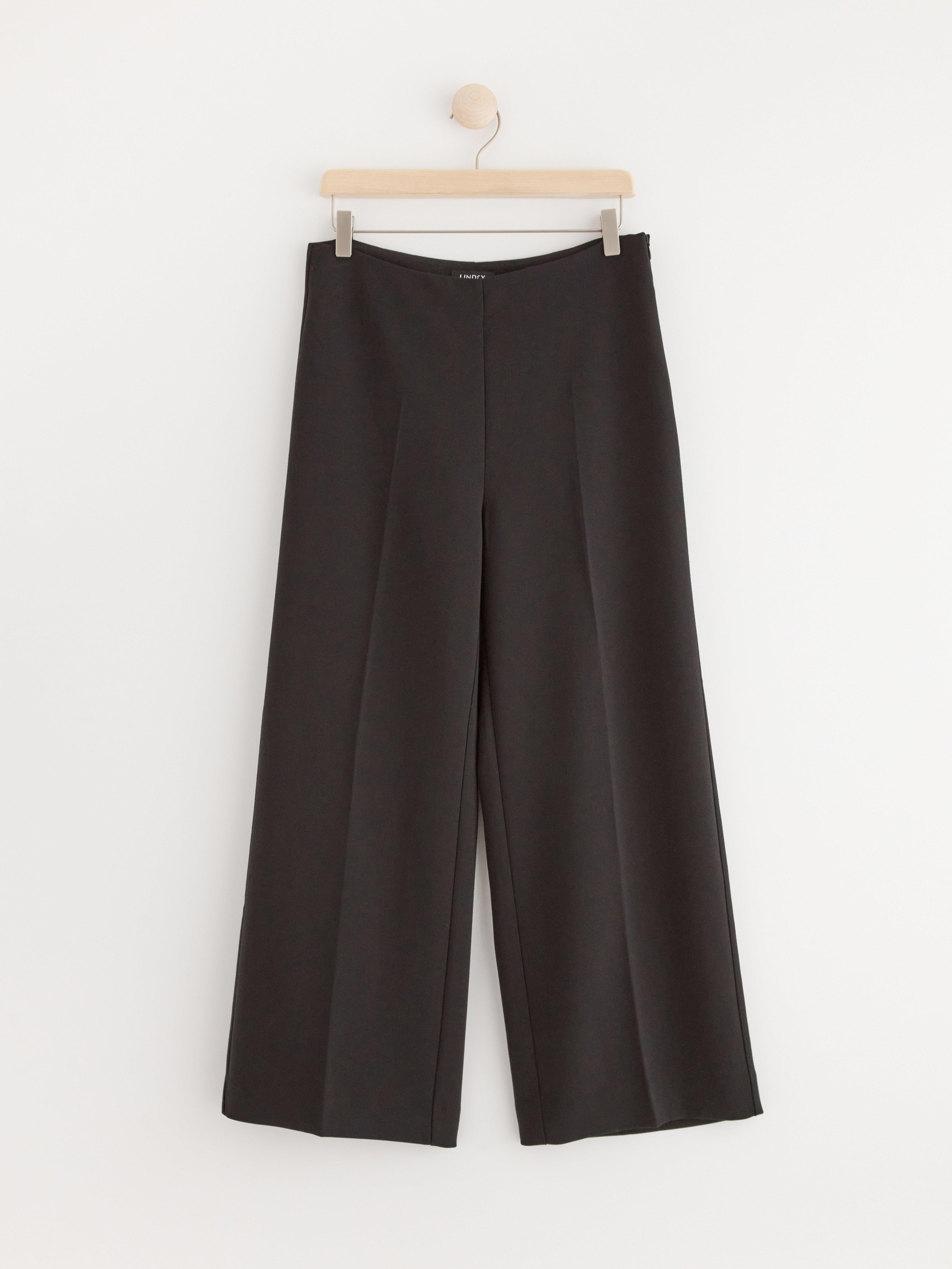 LYKKE Trousers with high waist cropped Black