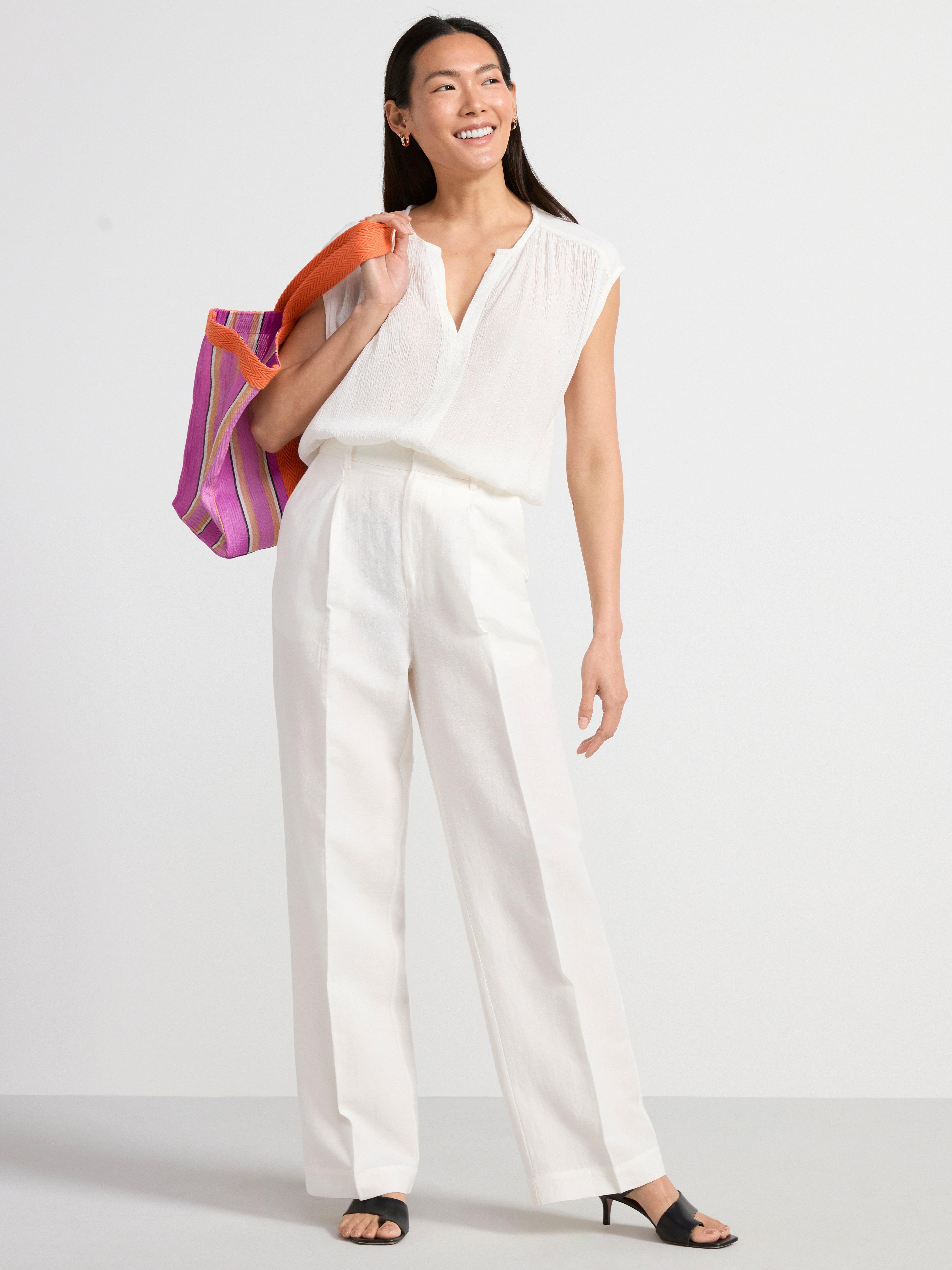 Sleeveless v-neck top with texture Off White