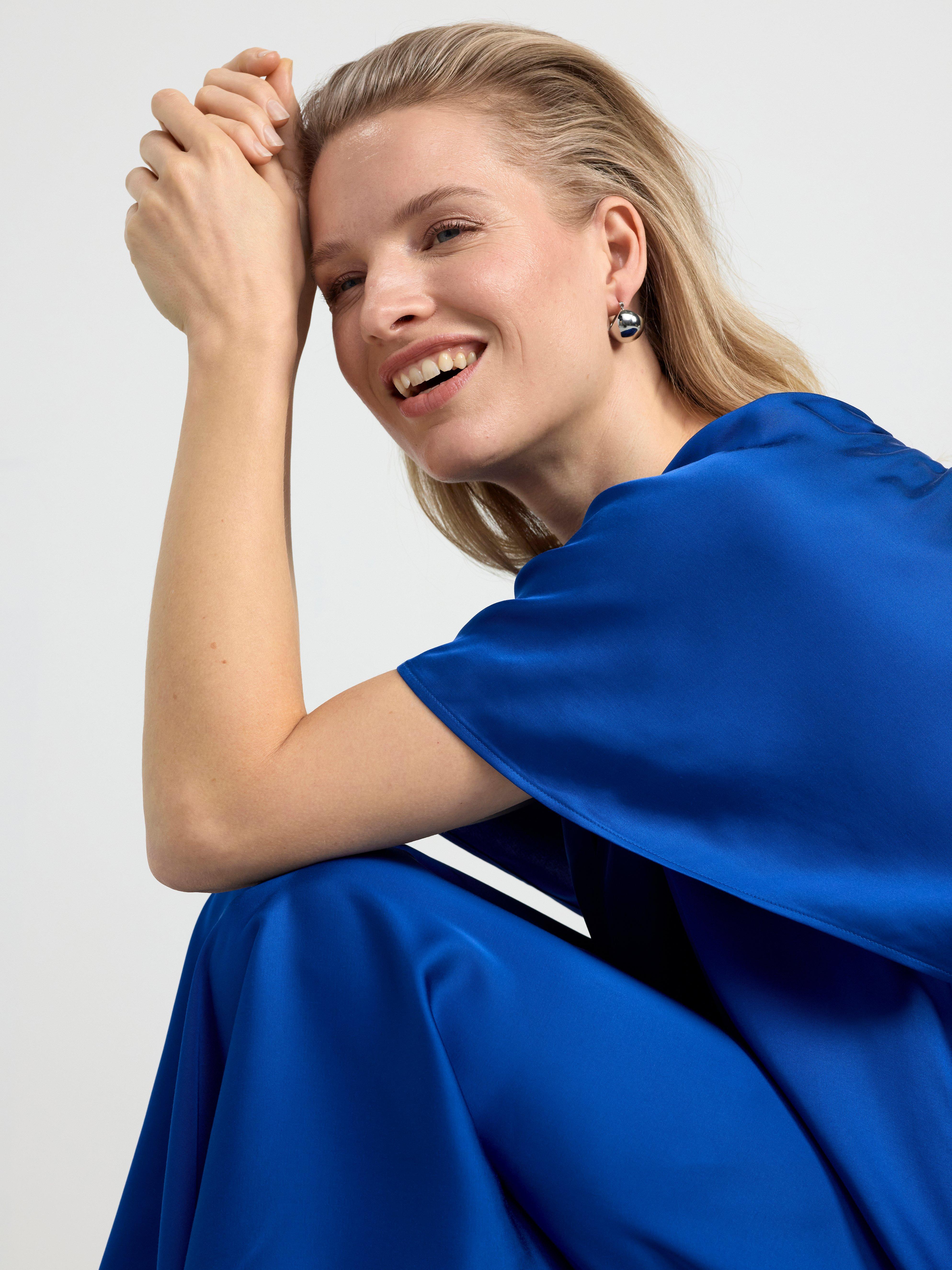 Short sleeve satin dress Blue