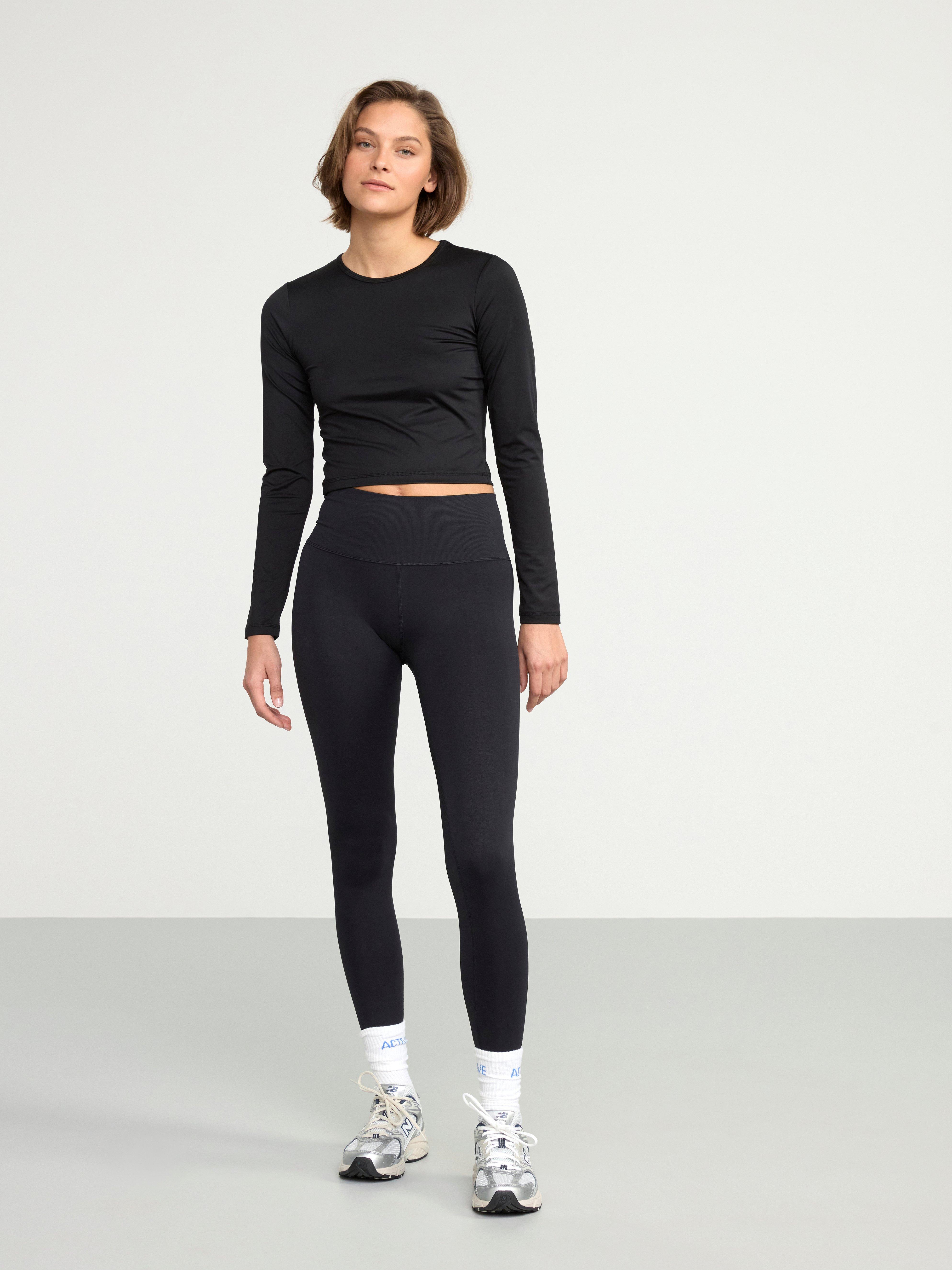 Cropped long sleeve sports top Black